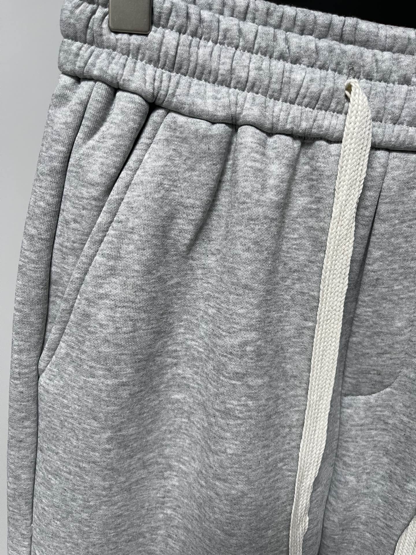 Balenciaga 高仿男士雙Logo運動長褲 黑色休閒寬版設計| 9 Balenciaga 高仿男士雙Logo運動長褲 黑色休閒寬版設計