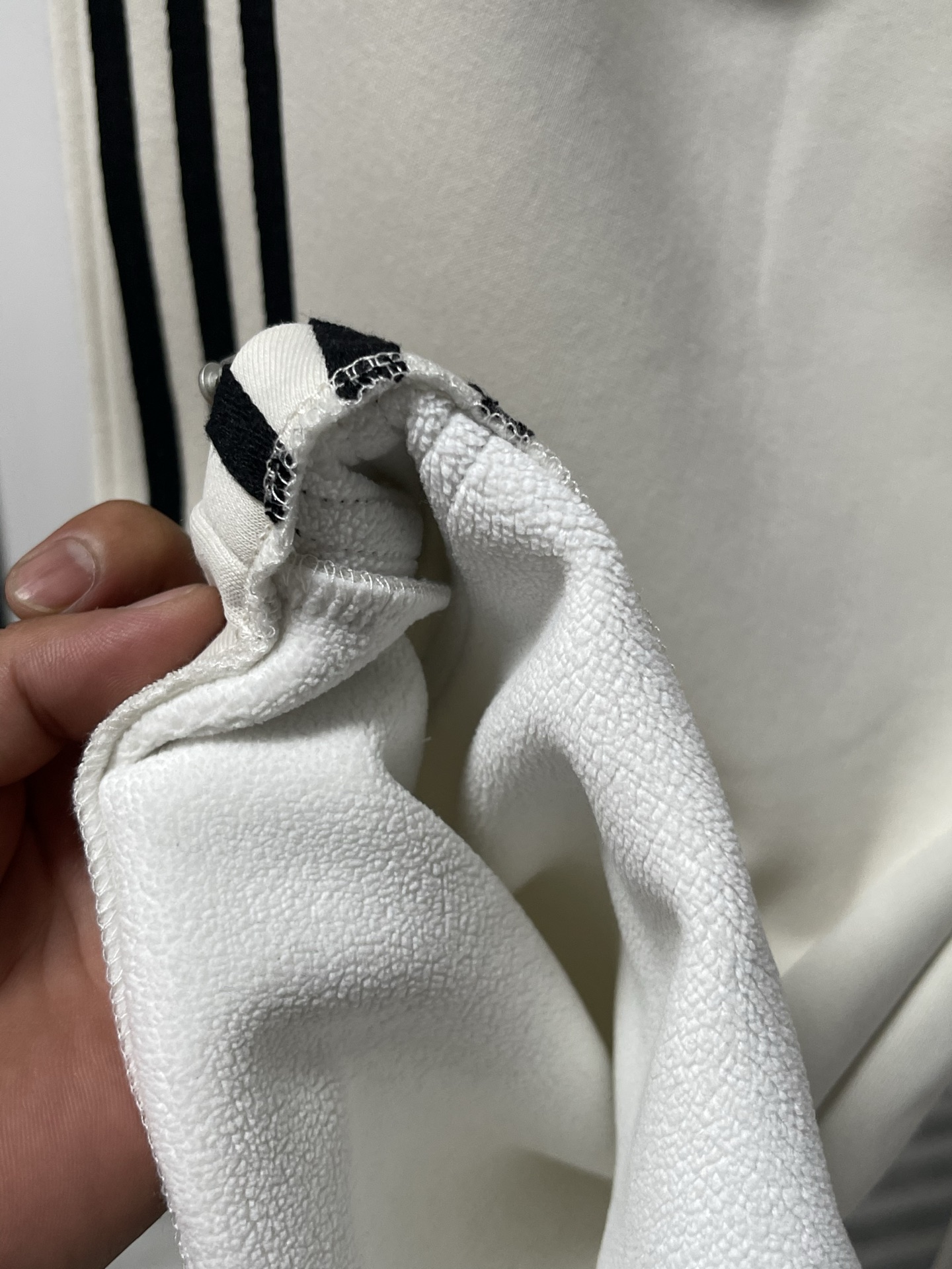 Balenciaga 原單男士白色條紋運動褲 撞色設計日常必備款| 8 Balenciaga 原單男士白色條紋運動褲 撞色設計日常必備款