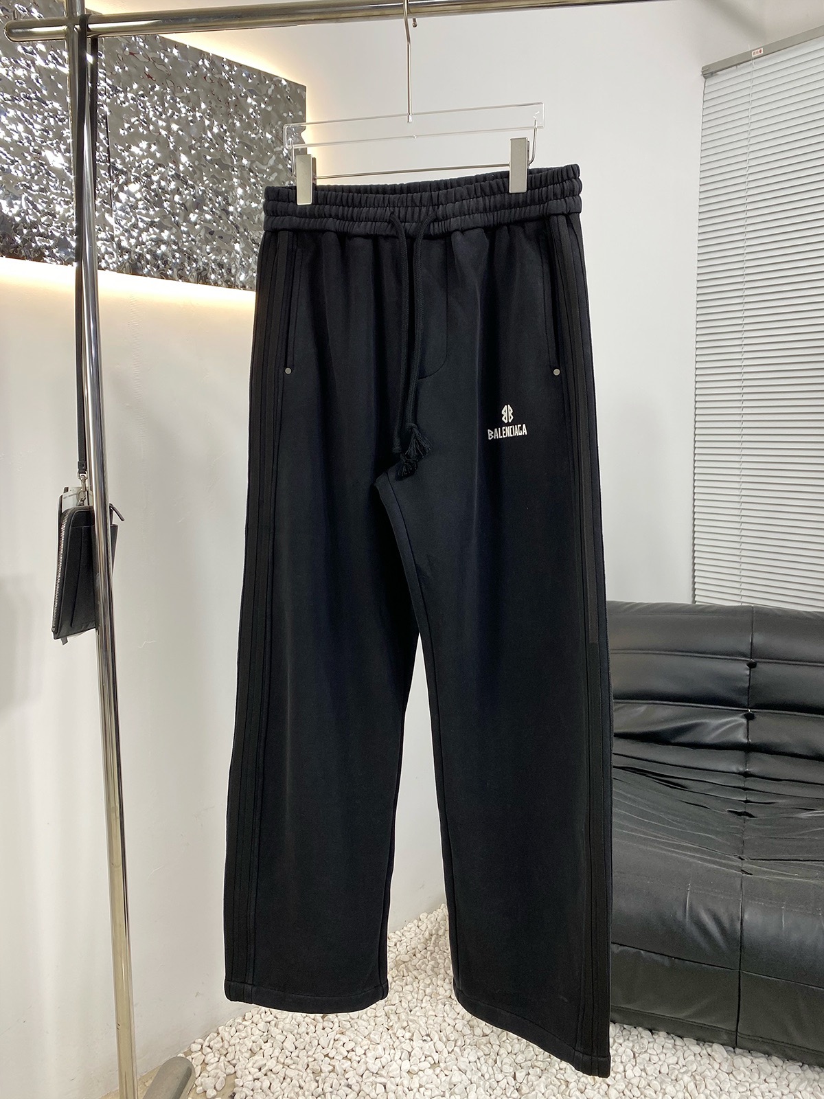 Balenciaga 一比一男士黑色運動長褲 極簡雙線織帶款式| 11 Balenciaga 一比一男士黑色運動長褲 極簡雙線織帶款式