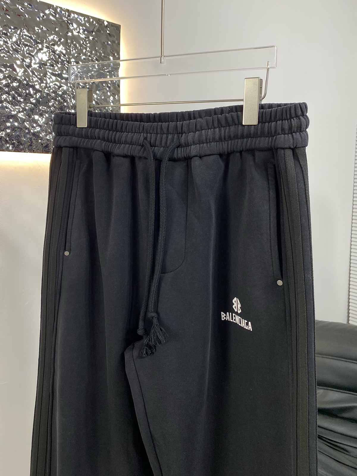 Balenciaga 一比一男士黑色運動長褲 極簡雙線織帶款式| 10 Balenciaga 一比一男士黑色運動長褲 極簡雙線織帶款式