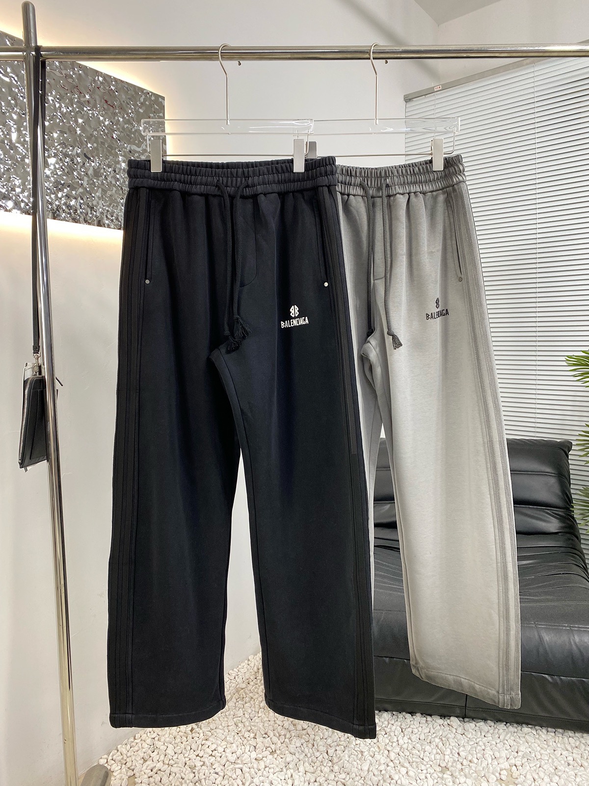 Balenciaga 一比一男士黑色運動長褲 極簡雙線織帶款式| 7 Balenciaga 一比一男士黑色運動長褲 極簡雙線織帶款式