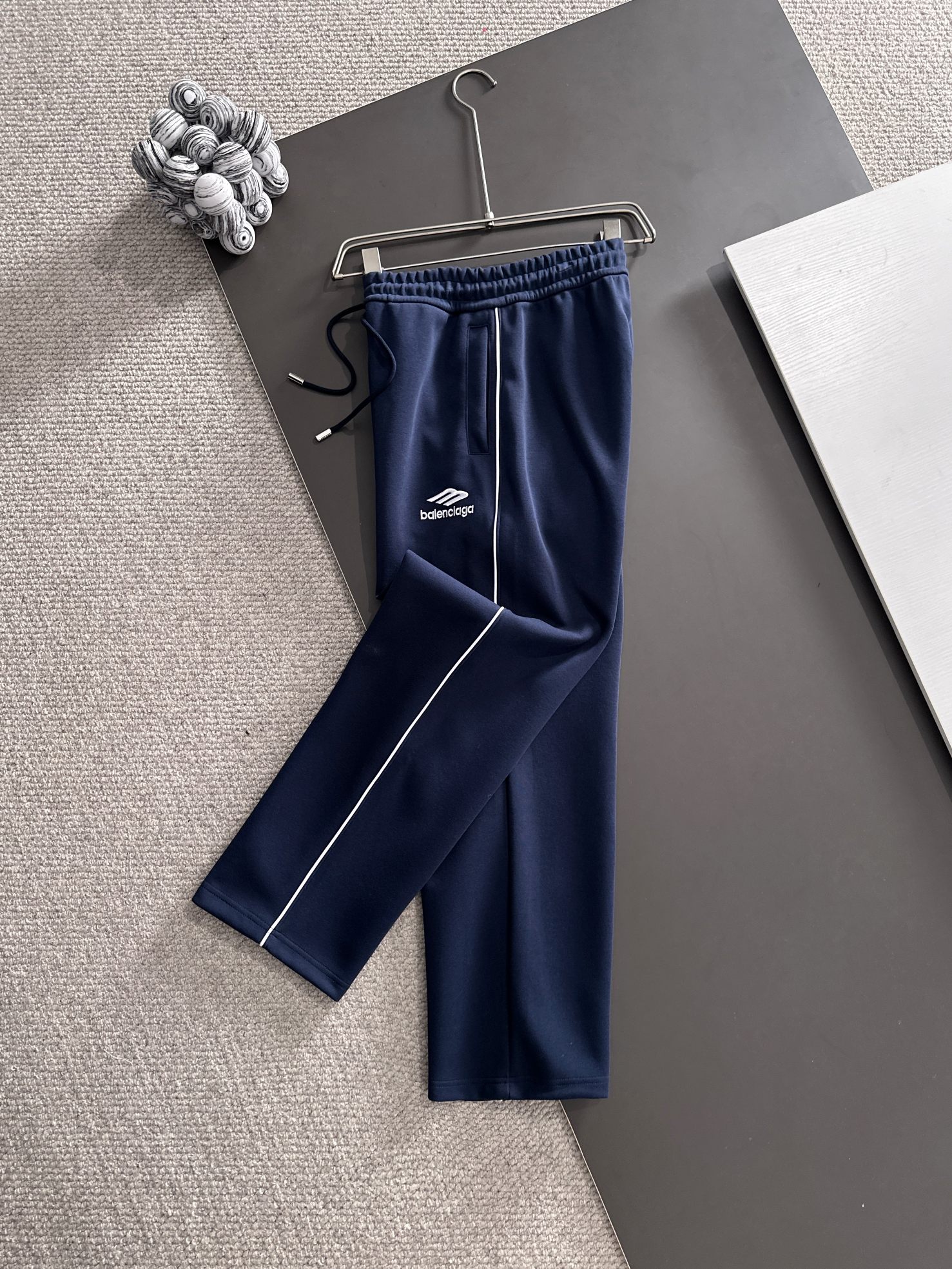 Balenciaga A貨男士深藍運動褲 對比白邊線條簡約款| 8 Balenciaga A貨男士深藍運動褲 對比白邊線條簡約款