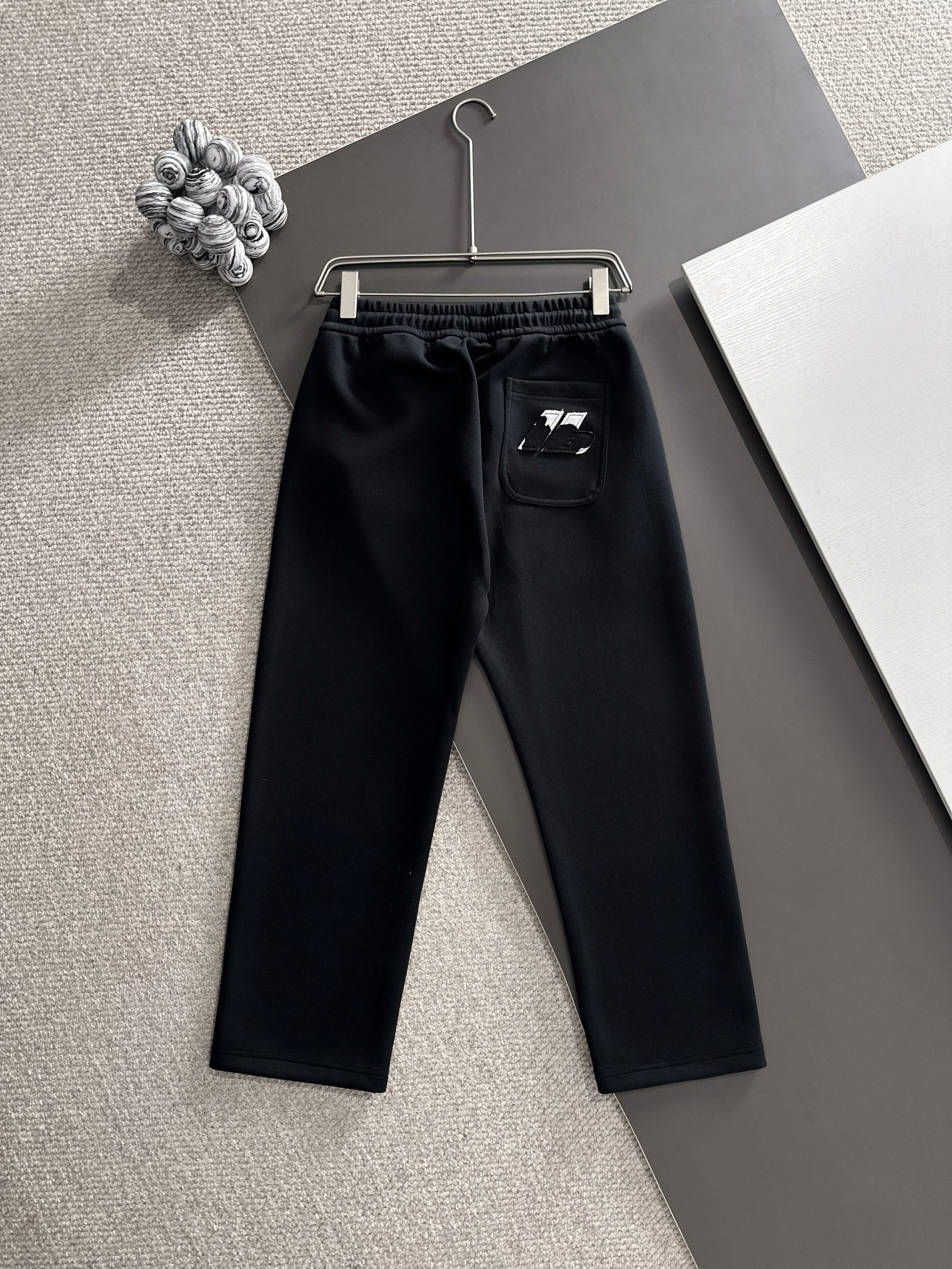 Balenciaga 原單男士黑色極簡休閒長褲 無Logo設計極致低調| 7 Balenciaga 原單男士黑色極簡休閒長褲 無Logo設計極致低調