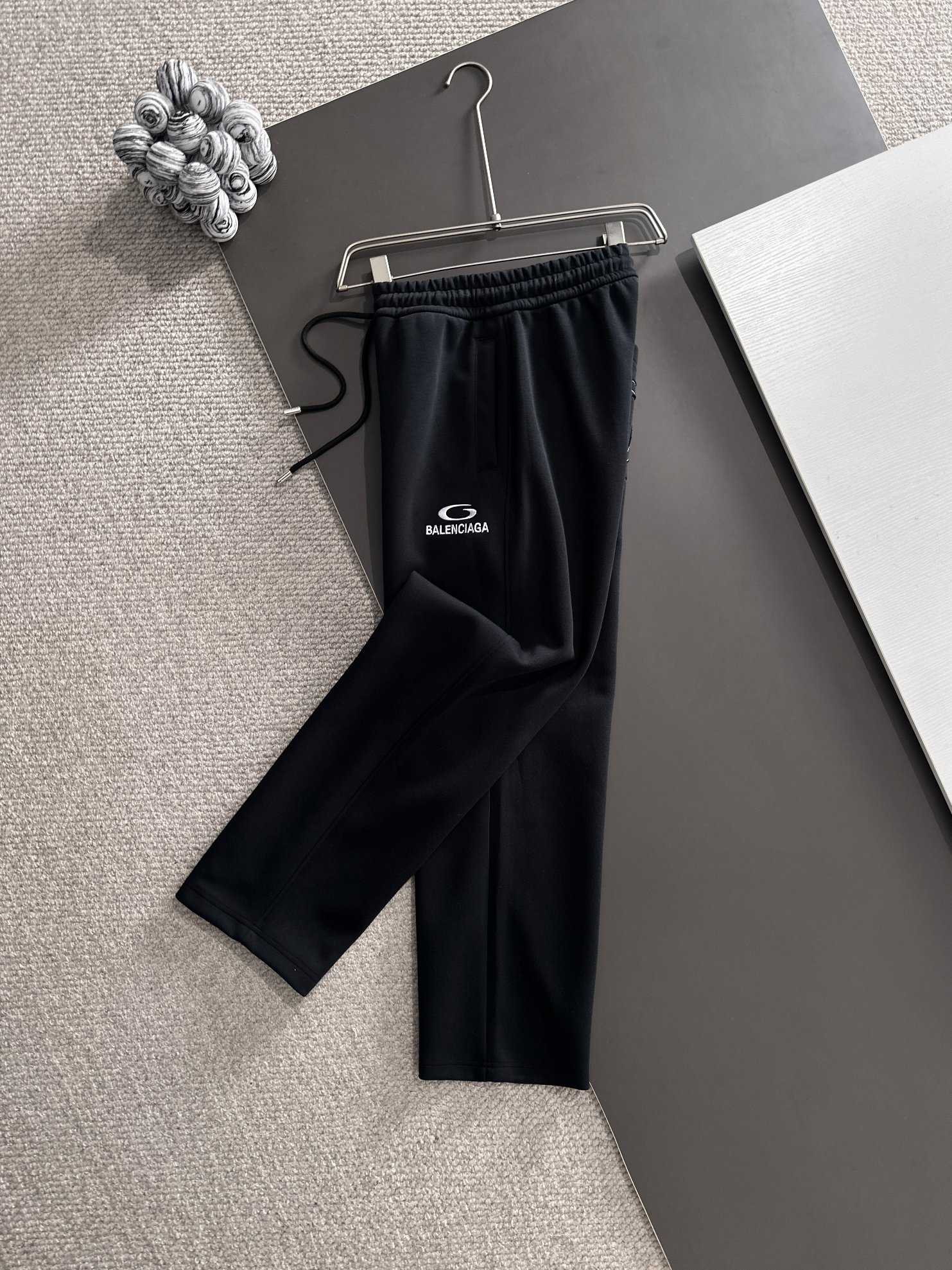 Balenciaga 一比一男士黑色立體Logo運動褲 休閒潮感設計| 8 Balenciaga 一比一男士黑色立體Logo運動褲 休閒潮感設計