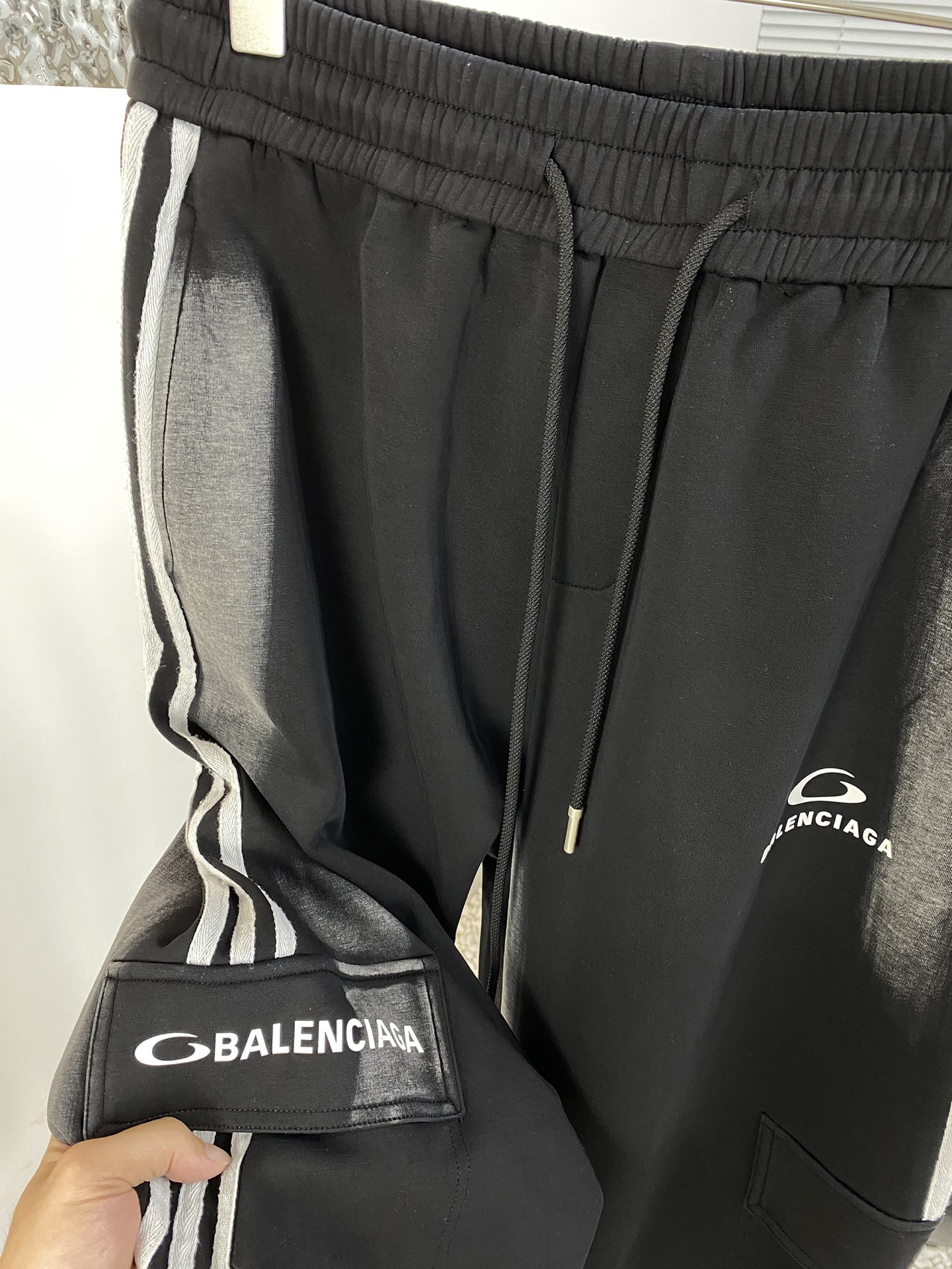 高仿Balenciaga經典雙線休閒長褲 百搭工裝風設計| 8 高仿Balenciaga經典雙線休閒長褲 百搭工裝風設計