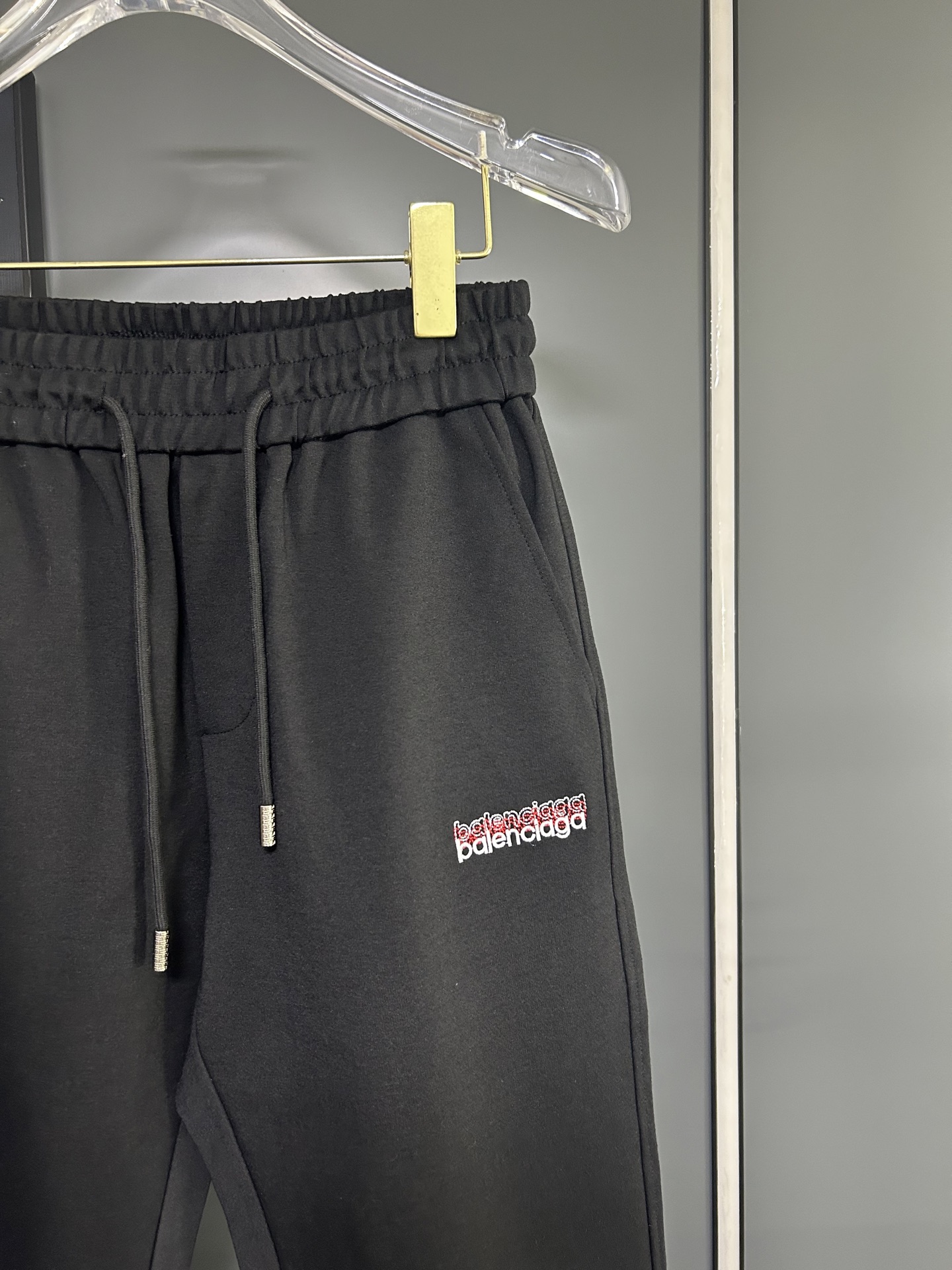 一比一Balenciaga繡字縮口長褲 街頭感黑色簡約款| 11 一比一Balenciaga繡字縮口長褲 街頭感黑色簡約款
