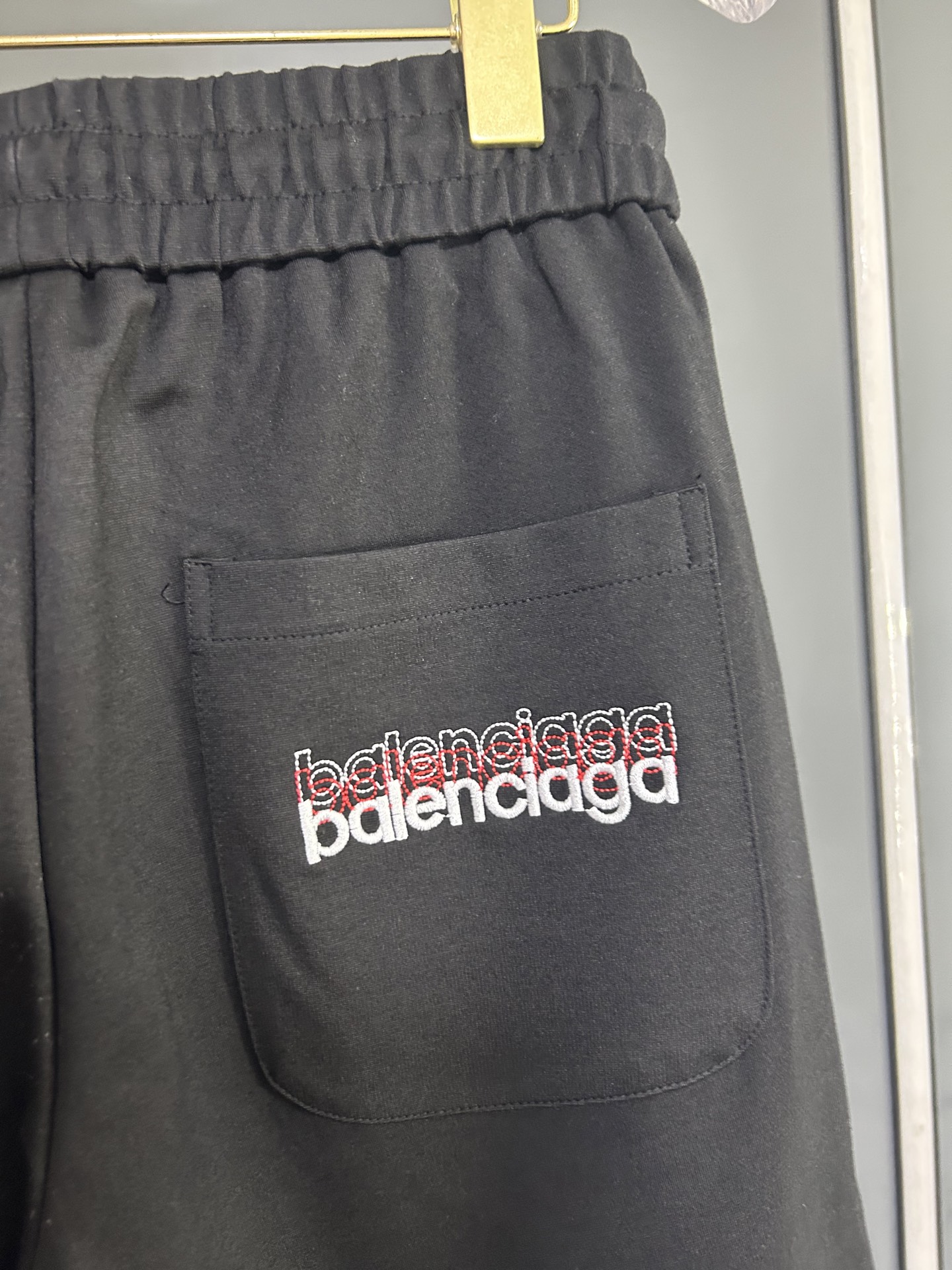 一比一Balenciaga繡字縮口長褲 街頭感黑色簡約款| 10 一比一Balenciaga繡字縮口長褲 街頭感黑色簡約款