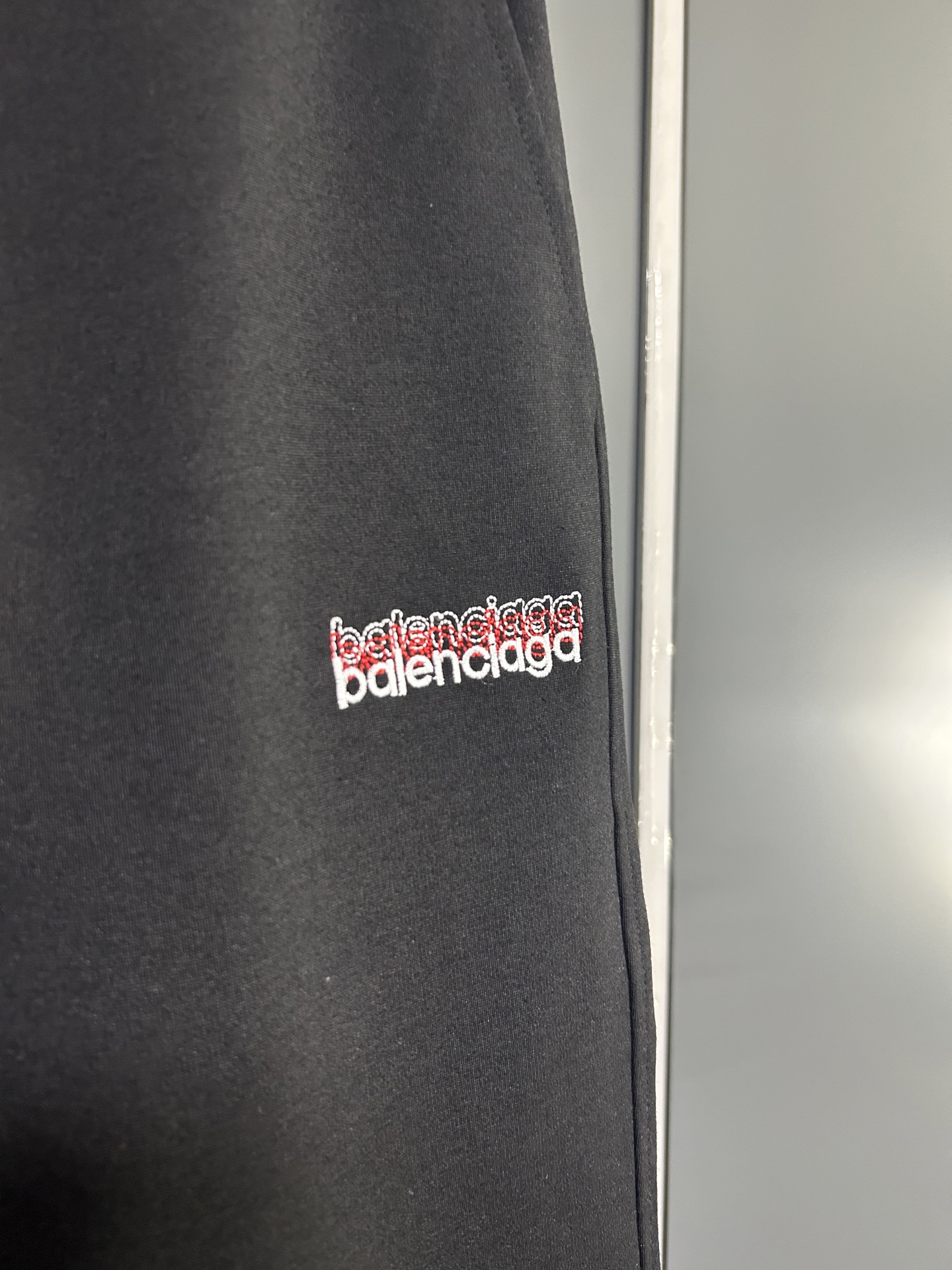 一比一Balenciaga繡字縮口長褲 街頭感黑色簡約款| 8 一比一Balenciaga繡字縮口長褲 街頭感黑色簡約款