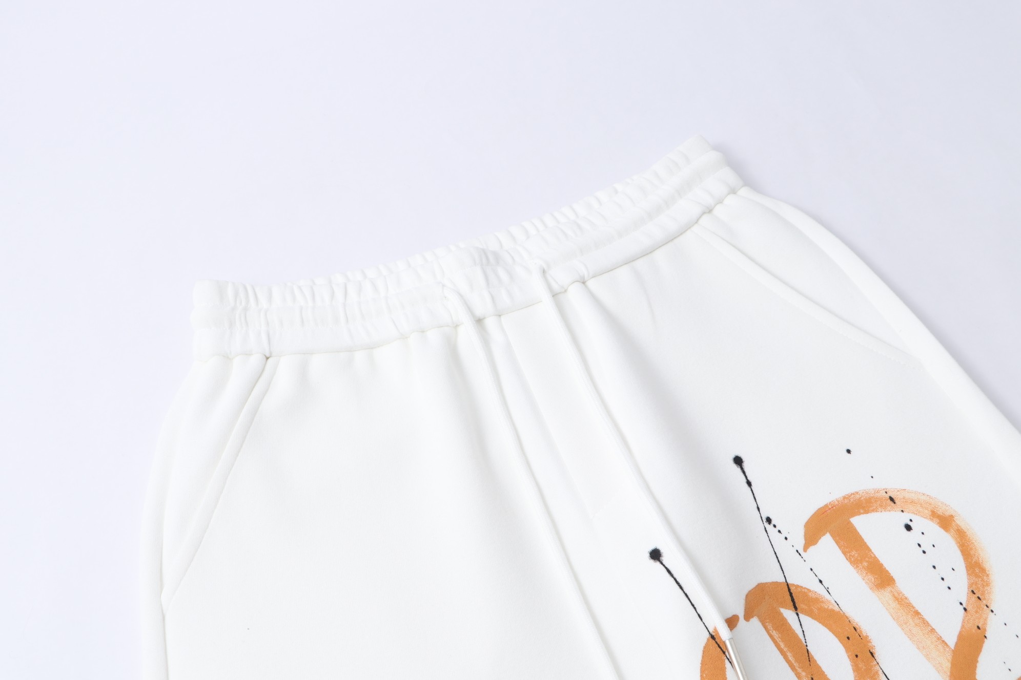 Balenciaga 原單白色塗鴉運動褲 男女款潮流百搭單品| 13 Balenciaga 原單白色塗鴉運動褲 男女款潮流百搭單品