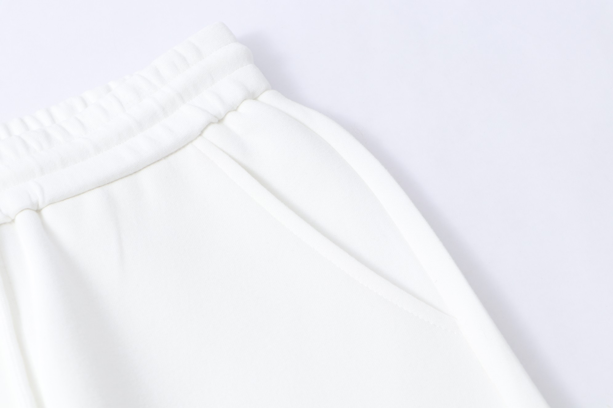Balenciaga 原單白色塗鴉運動褲 男女款潮流百搭單品| 12 Balenciaga 原單白色塗鴉運動褲 男女款潮流百搭單品