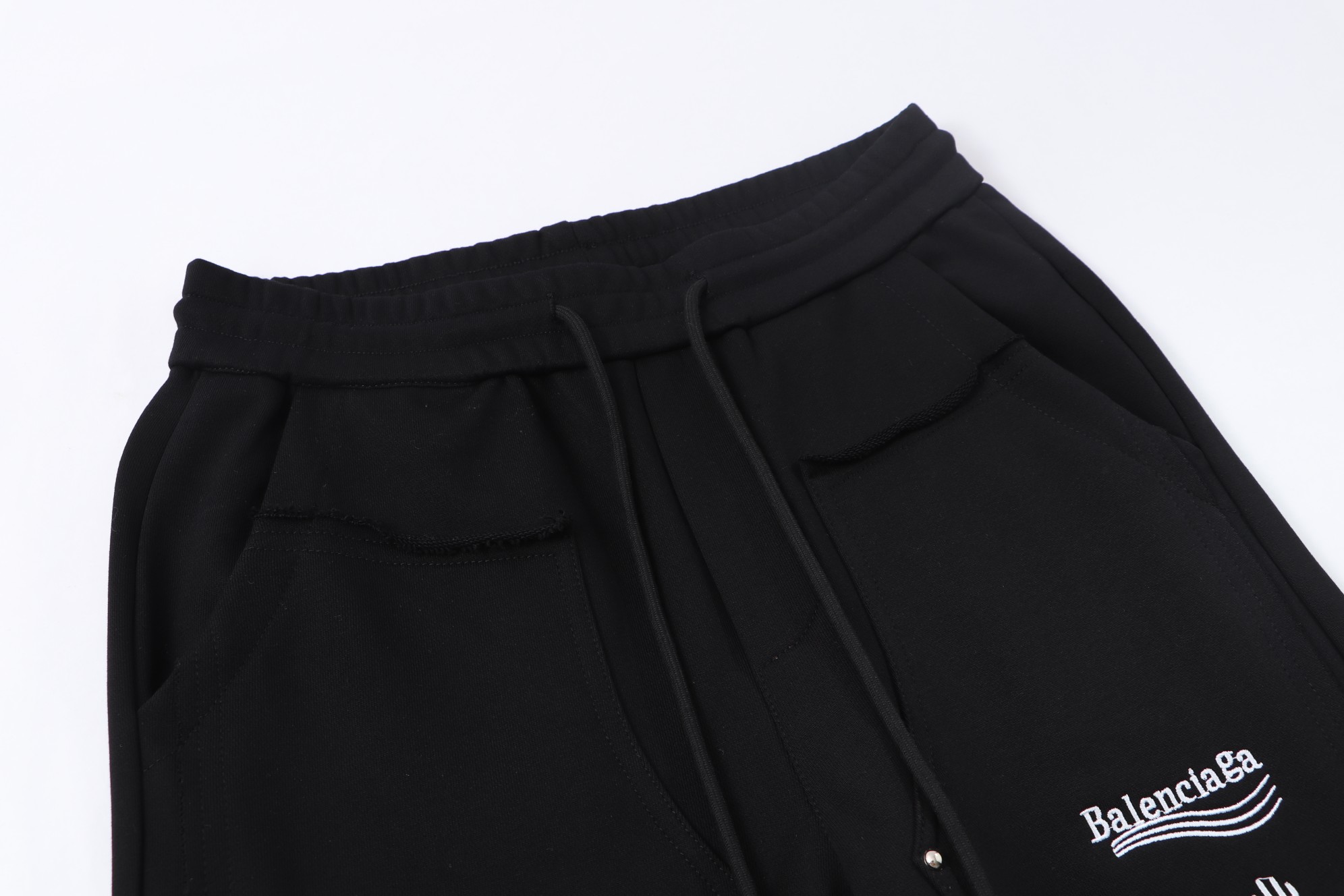 Balenciaga 高仿黑色多Logo運動褲 拼接細節設計感十足| 12 Balenciaga 高仿黑色多Logo運動褲 拼接細節設計感十足