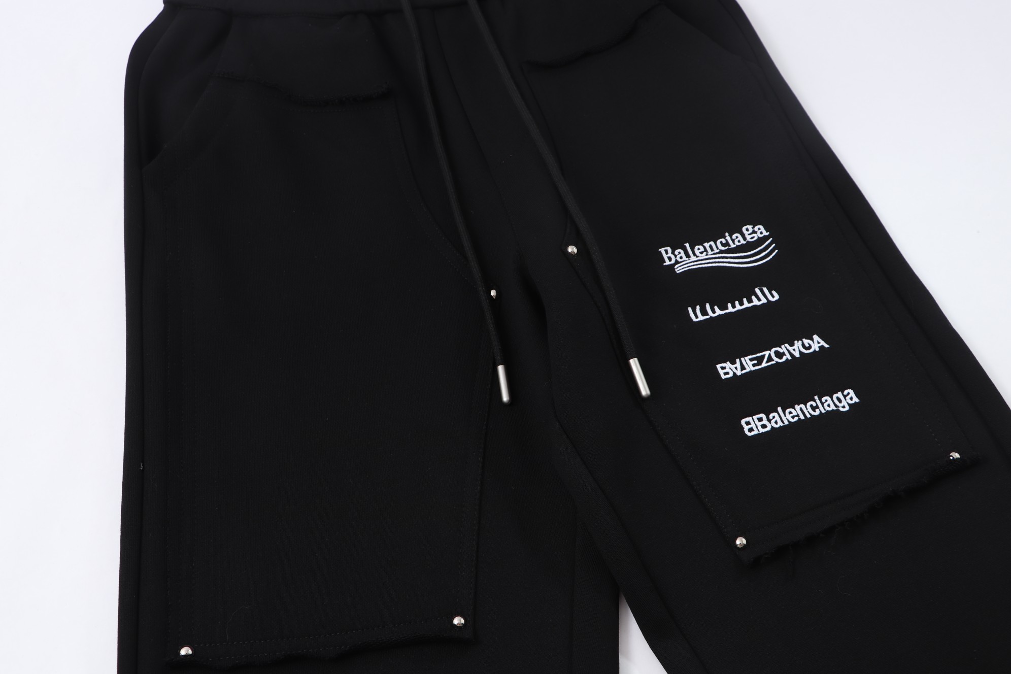 Balenciaga 高仿黑色多Logo運動褲 拼接細節設計感十足| 11 Balenciaga 高仿黑色多Logo運動褲 拼接細節設計感十足