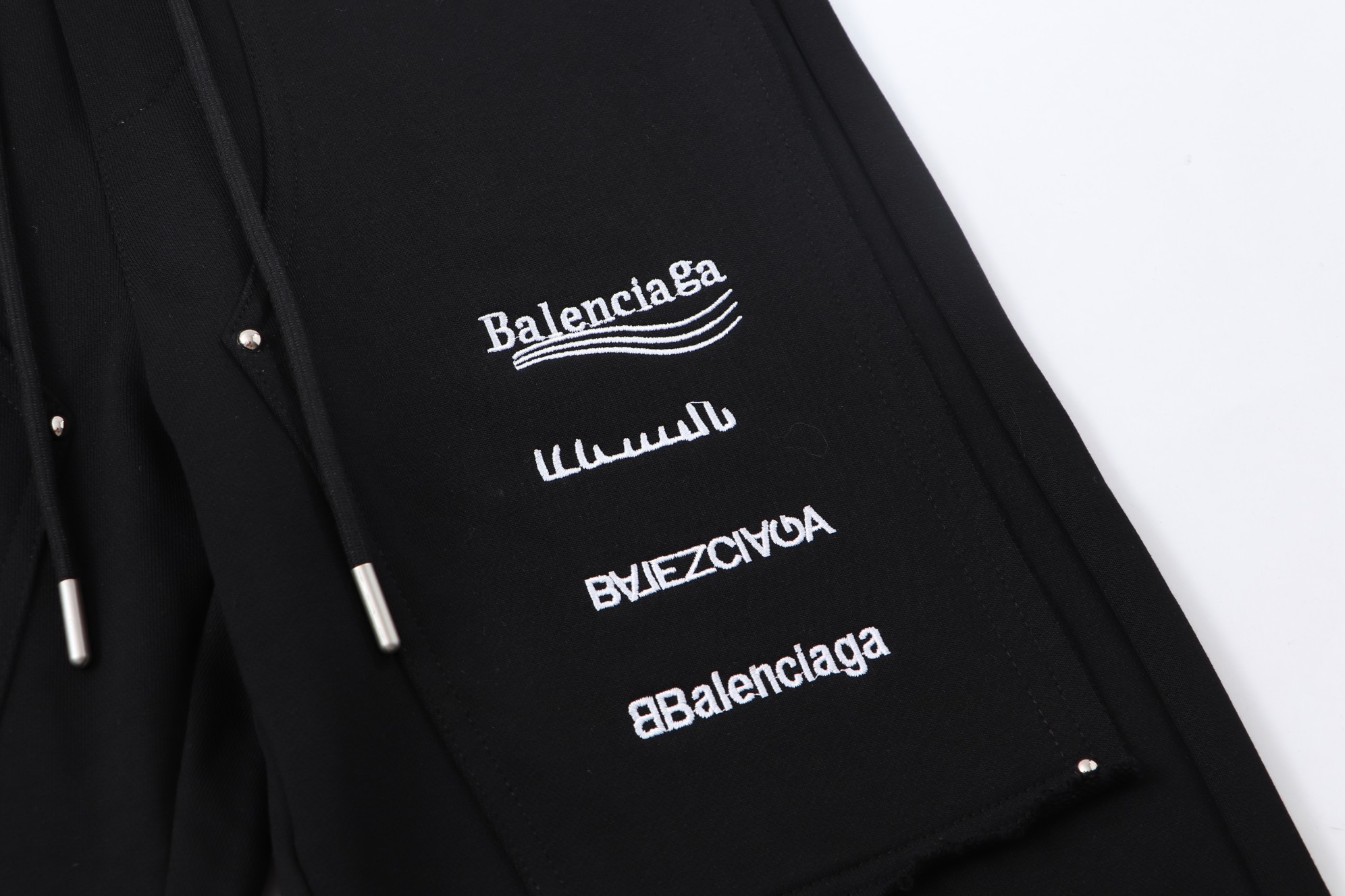 Balenciaga 高仿黑色多Logo運動褲 拼接細節設計感十足| 9 Balenciaga 高仿黑色多Logo運動褲 拼接細節設計感十足
