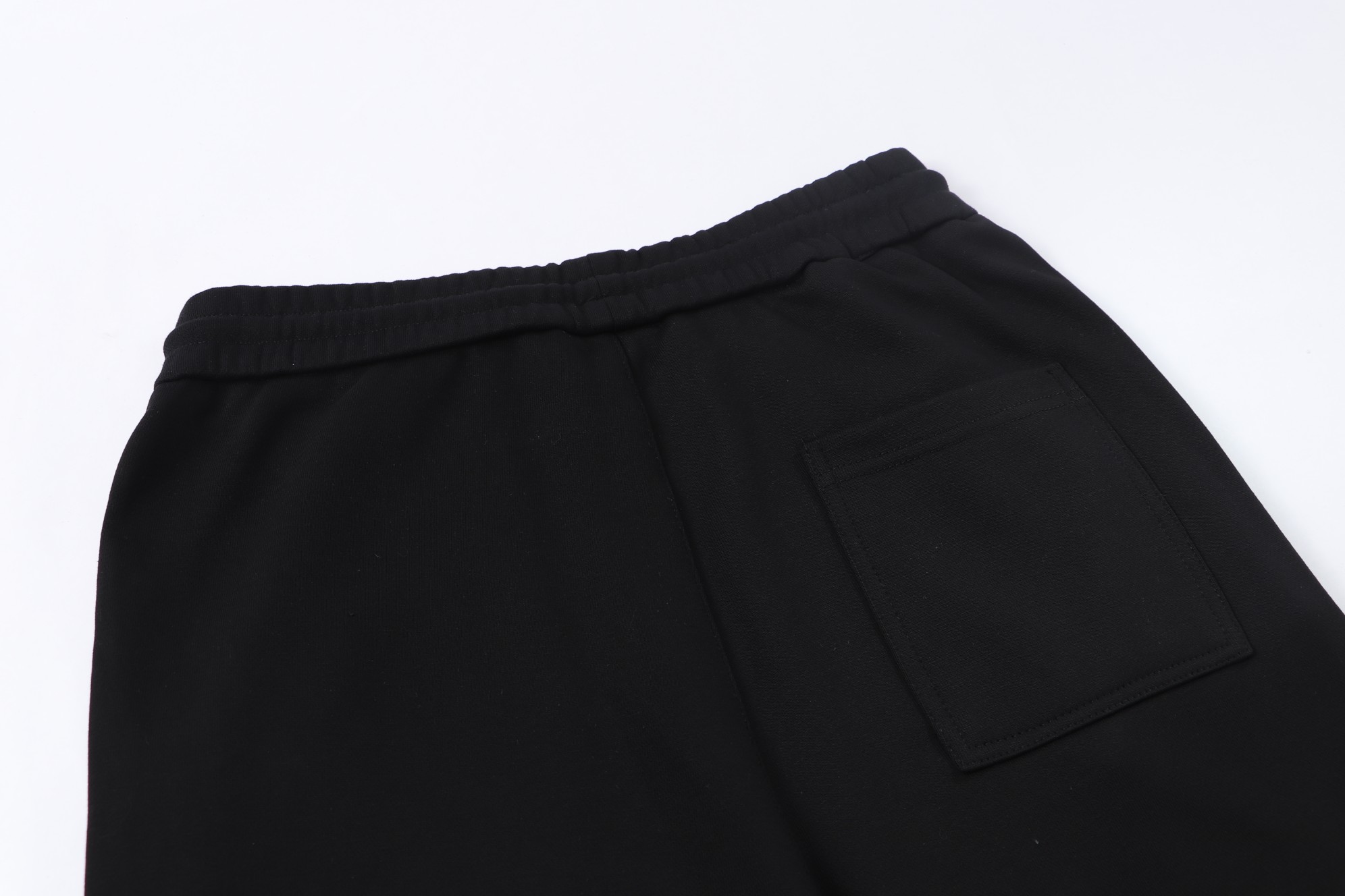 Balenciaga 高仿黑色多Logo運動褲 拼接細節設計感十足| 8 Balenciaga 高仿黑色多Logo運動褲 拼接細節設計感十足