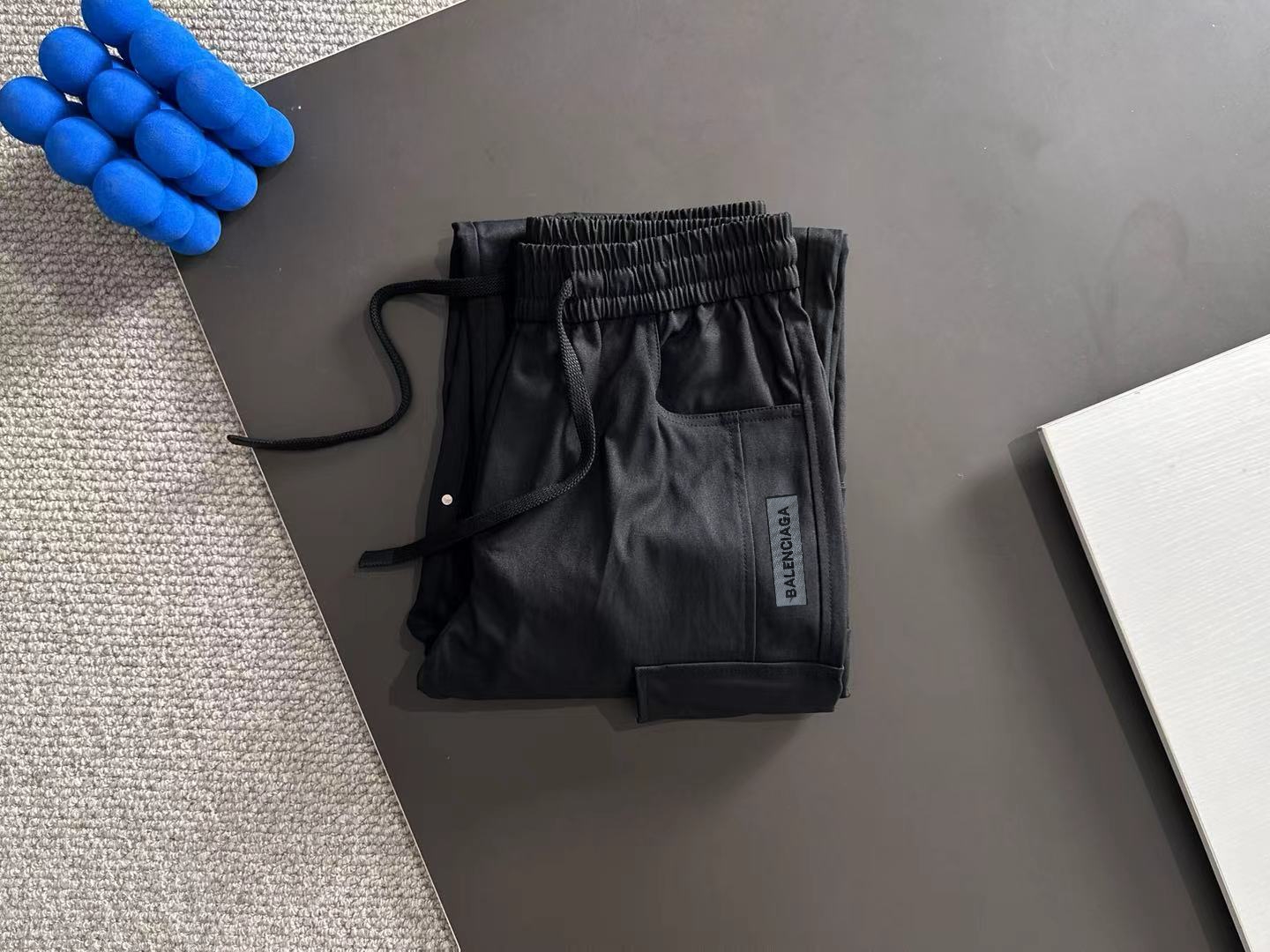 Balenciaga 高仿黑色口袋工裝褲 多袋設計男士必備款| 8 Balenciaga 高仿黑色口袋工裝褲 多袋設計男士必備款