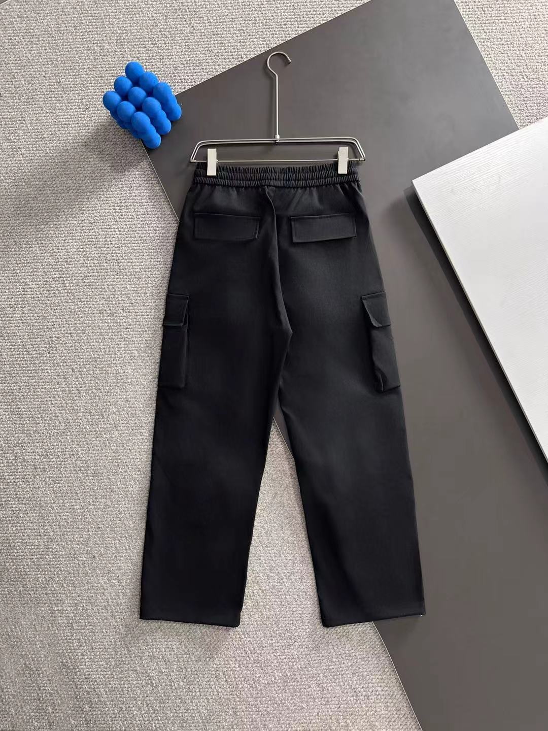 Balenciaga 高仿黑色口袋工裝褲 多袋設計男士必備款| 7 Balenciaga 高仿黑色口袋工裝褲 多袋設計男士必備款