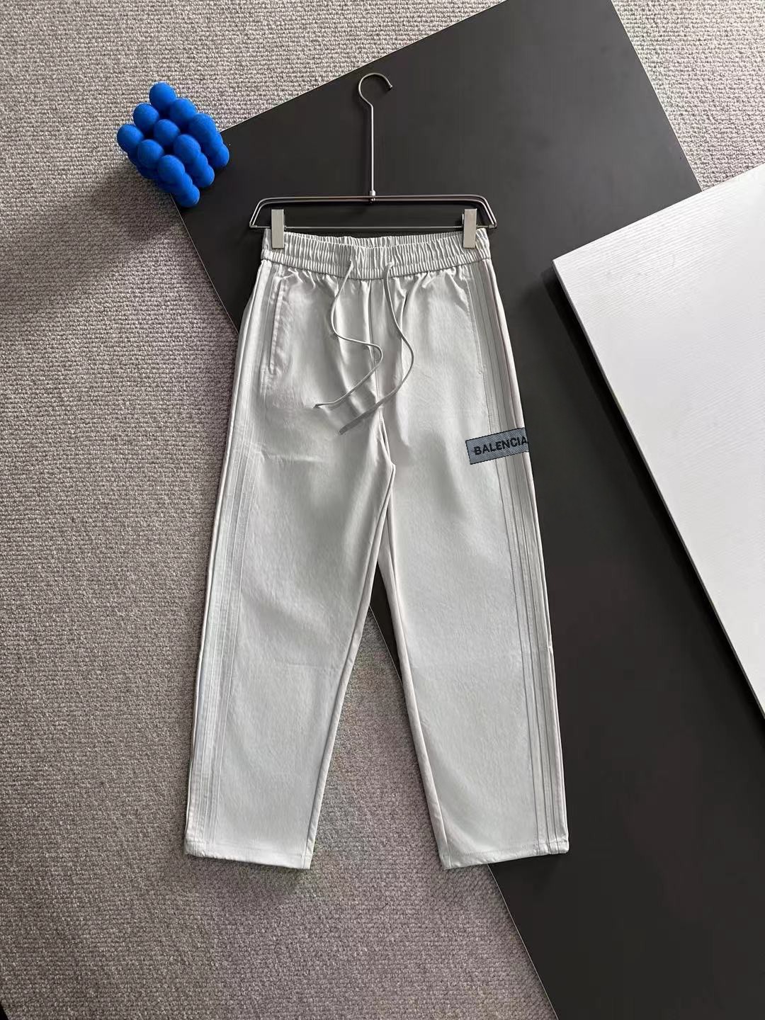 Balenciaga 高仿白色直筒運動褲 素面極簡LOGO設計