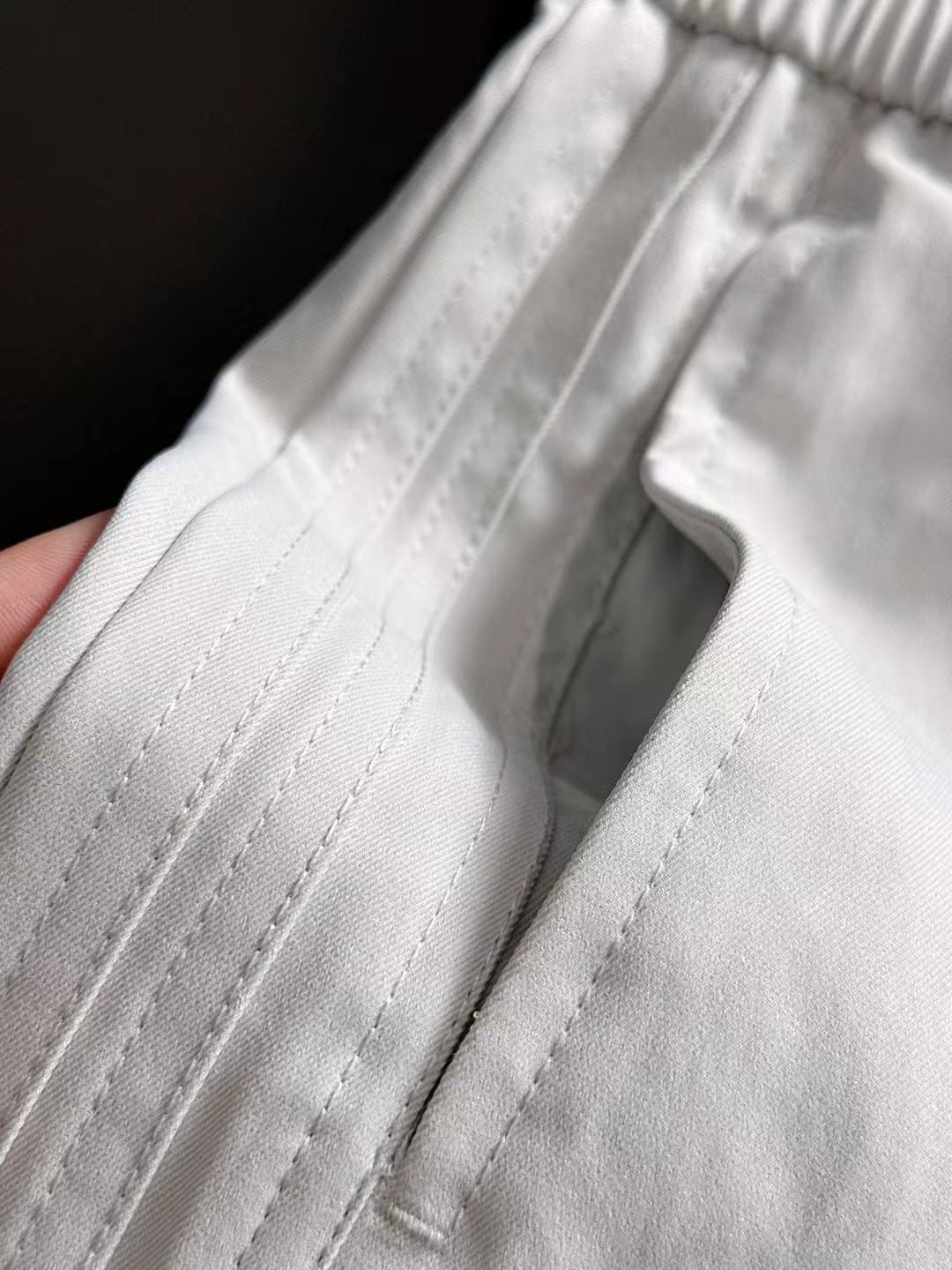 Balenciaga 高仿白色直筒運動褲 素面極簡LOGO設計| 12 Balenciaga 高仿白色直筒運動褲 素面極簡LOGO設計