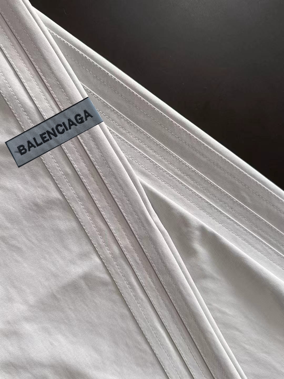 Balenciaga 高仿白色直筒運動褲 素面極簡LOGO設計| 11 Balenciaga 高仿白色直筒運動褲 素面極簡LOGO設計