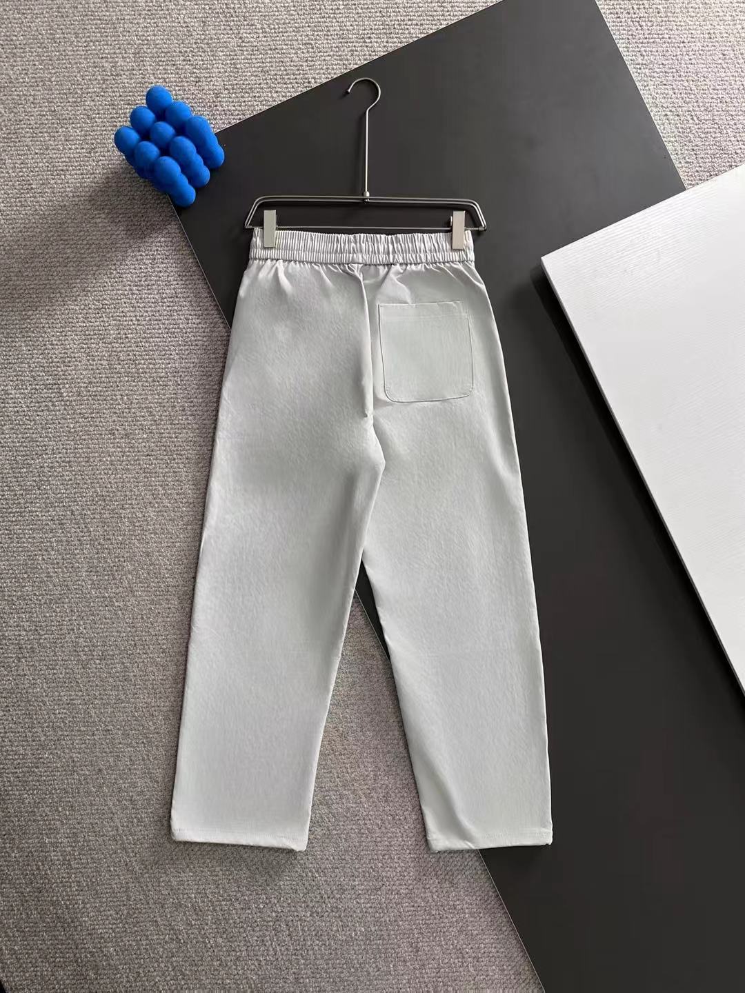 Balenciaga 高仿白色直筒運動褲 素面極簡LOGO設計| 7 Balenciaga 高仿白色直筒運動褲 素面極簡LOGO設計