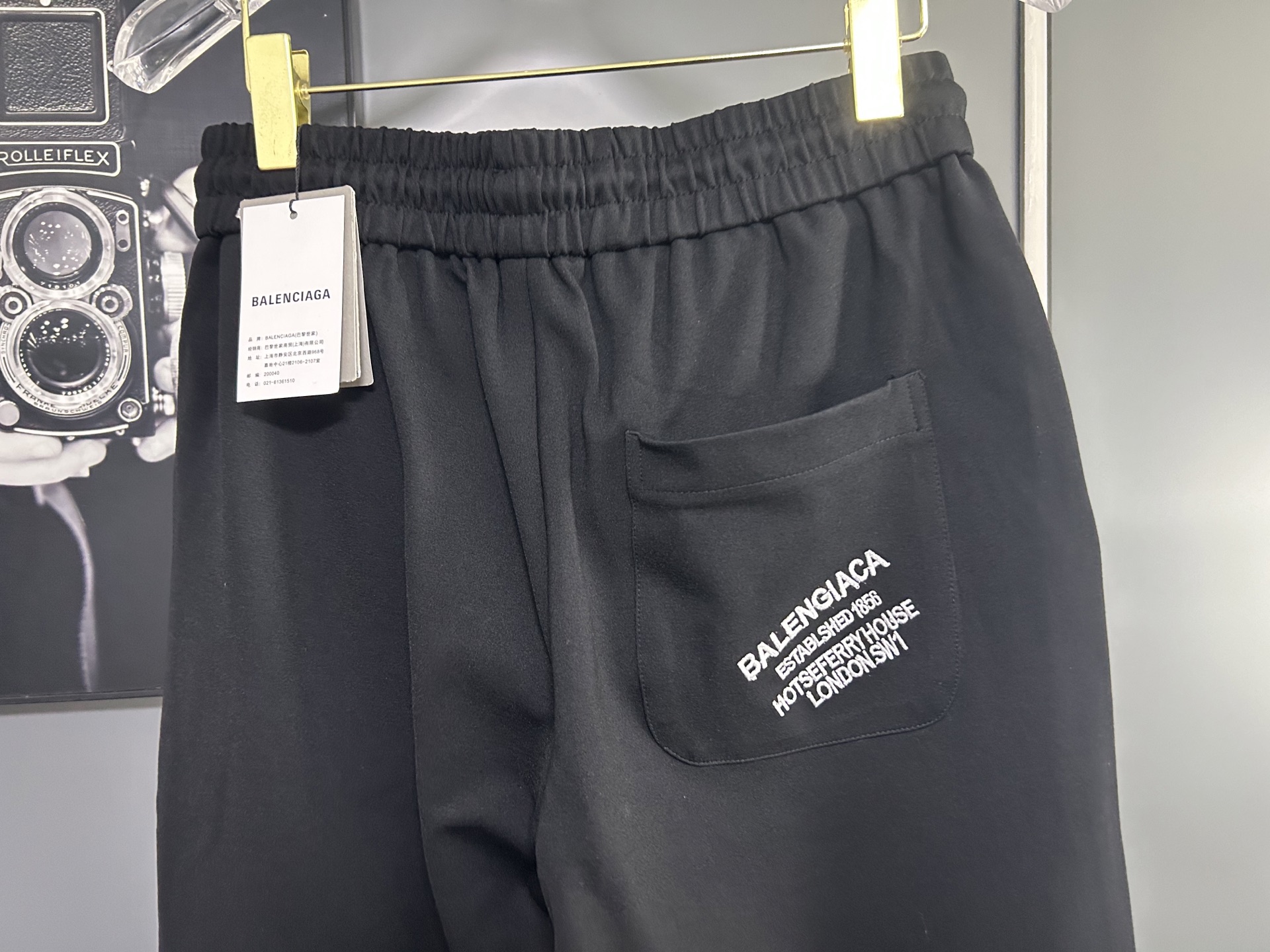Balenciaga 高仿黑色圓章運動褲 經典徽章百搭設計| 11 Balenciaga 高仿黑色圓章運動褲 經典徽章百搭設計