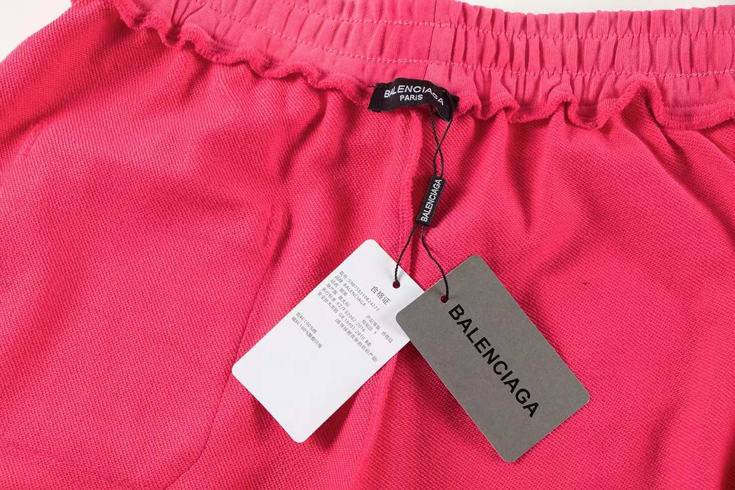 Balenciaga 高仿粉色雲彩染運動褲 寬鬆潮流設計感十足| 9 Balenciaga 高仿粉色雲彩染運動褲 寬鬆潮流設計感十足