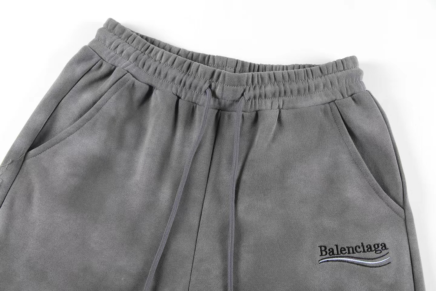 Balenciaga 一比一灰色染感運動褲 低調街頭風格褲款| 12 Balenciaga 一比一灰色染感運動褲 低調街頭風格褲款
