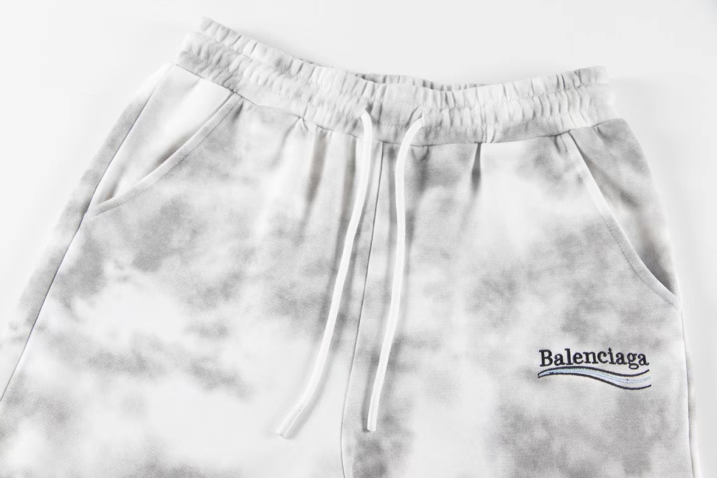 Balenciaga 原單白灰暈染運動褲 柔色調舒適寬鬆剪裁| 12 Balenciaga 原單白灰暈染運動褲 柔色調舒適寬鬆剪裁