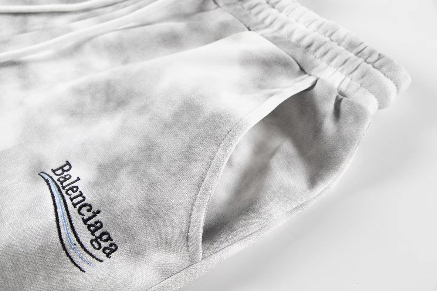 Balenciaga 原單白灰暈染運動褲 柔色調舒適寬鬆剪裁| 11 Balenciaga 原單白灰暈染運動褲 柔色調舒適寬鬆剪裁