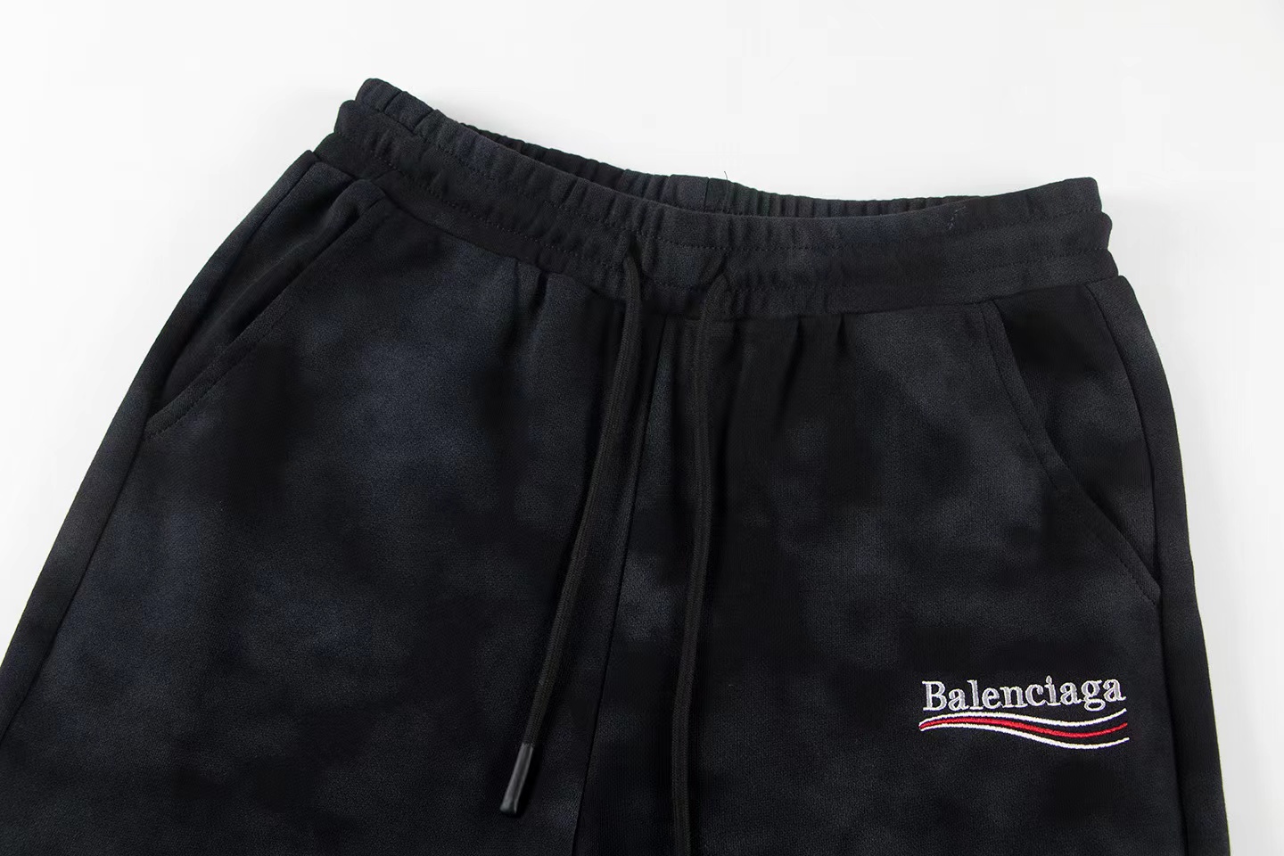Balenciaga 高仿黑灰暈染運動褲 潮流沉穩風格人氣款| 12 Balenciaga 高仿黑灰暈染運動褲 潮流沉穩風格人氣款