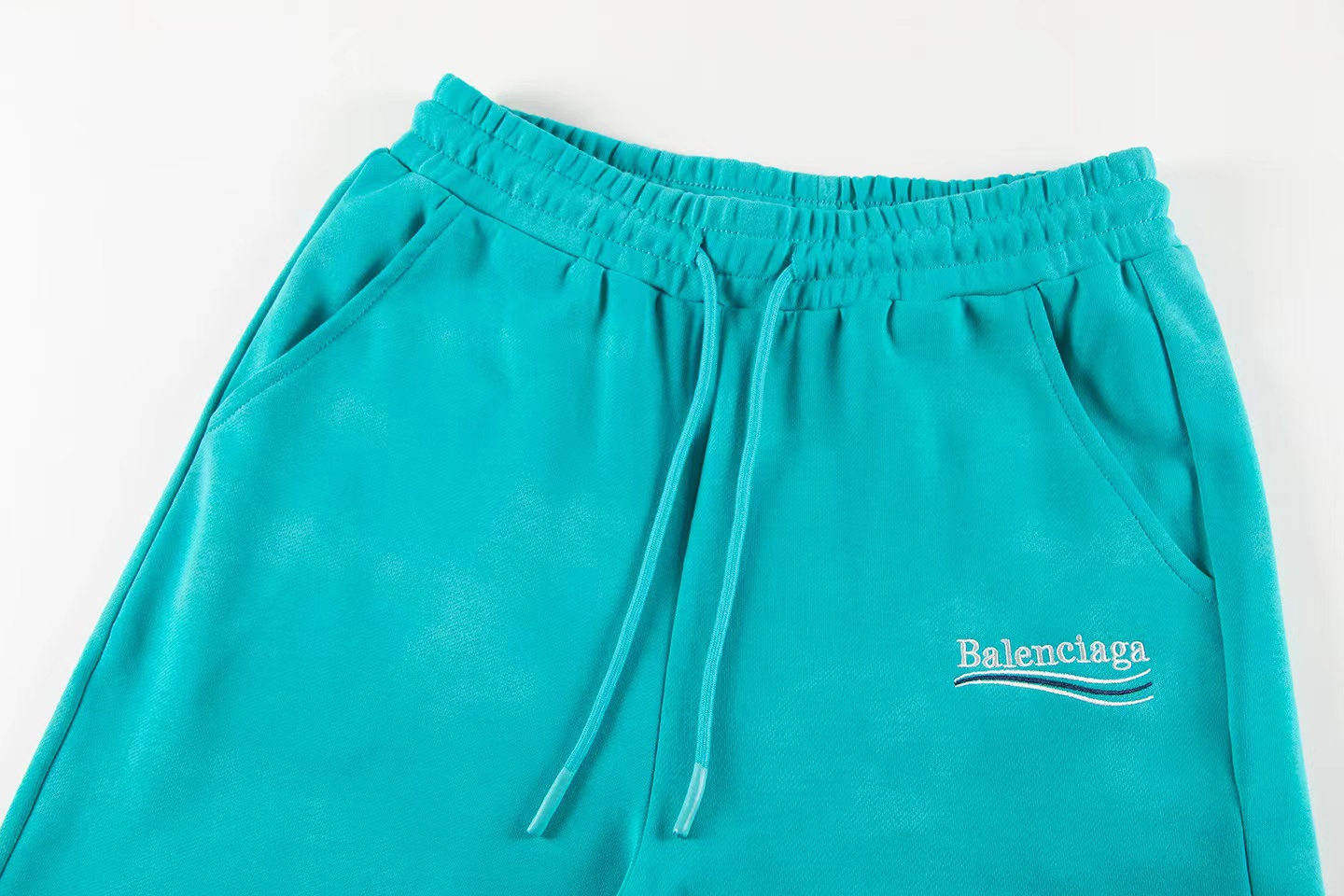 Balenciaga 一比一綠松石藍暈染運動褲 潮感鮮明街頭穿搭| 12 Balenciaga 一比一綠松石藍暈染運動褲 潮感鮮明街頭穿搭