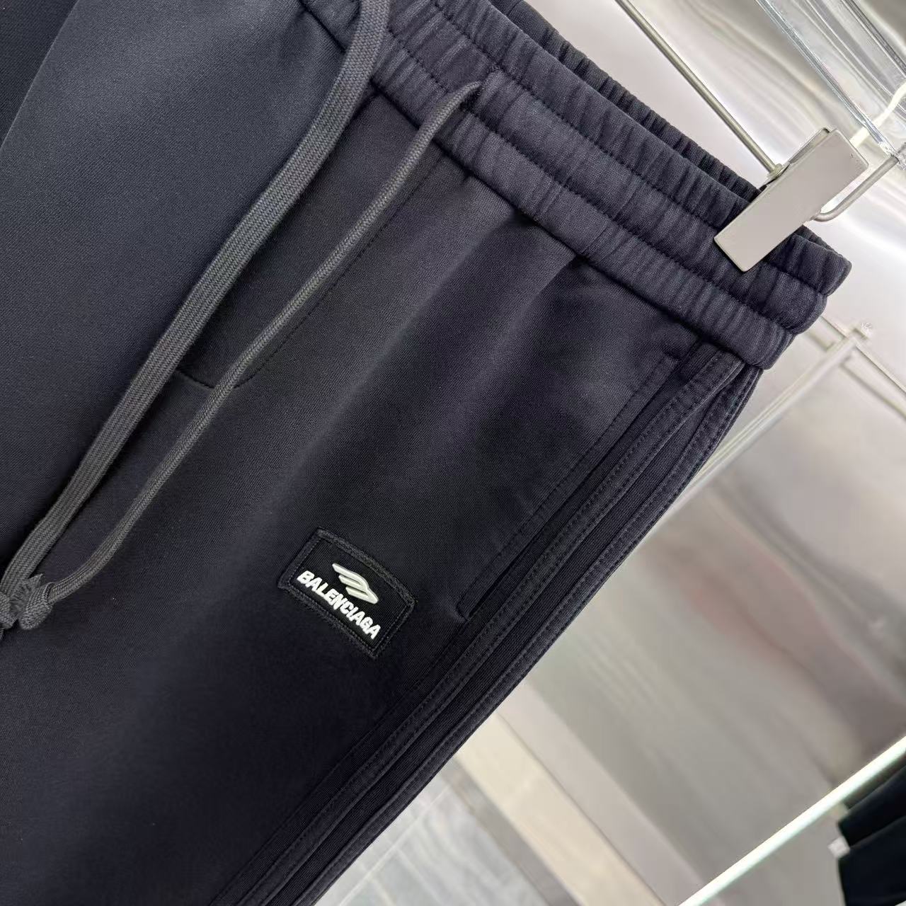 Balenciaga A貨黑色刺繡運動褲 時尚簡約直筒褲款| 12 Balenciaga A貨黑色刺繡運動褲 時尚簡約直筒褲款