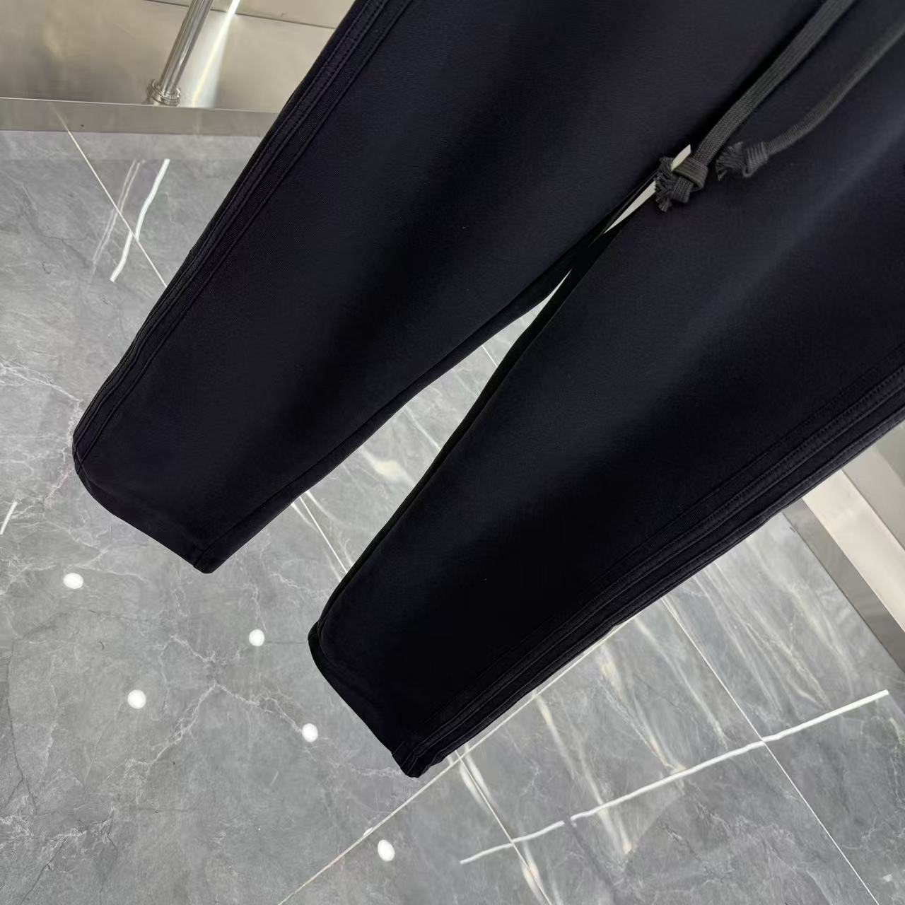 Balenciaga A貨黑色刺繡運動褲 時尚簡約直筒褲款| 9 Balenciaga A貨黑色刺繡運動褲 時尚簡約直筒褲款