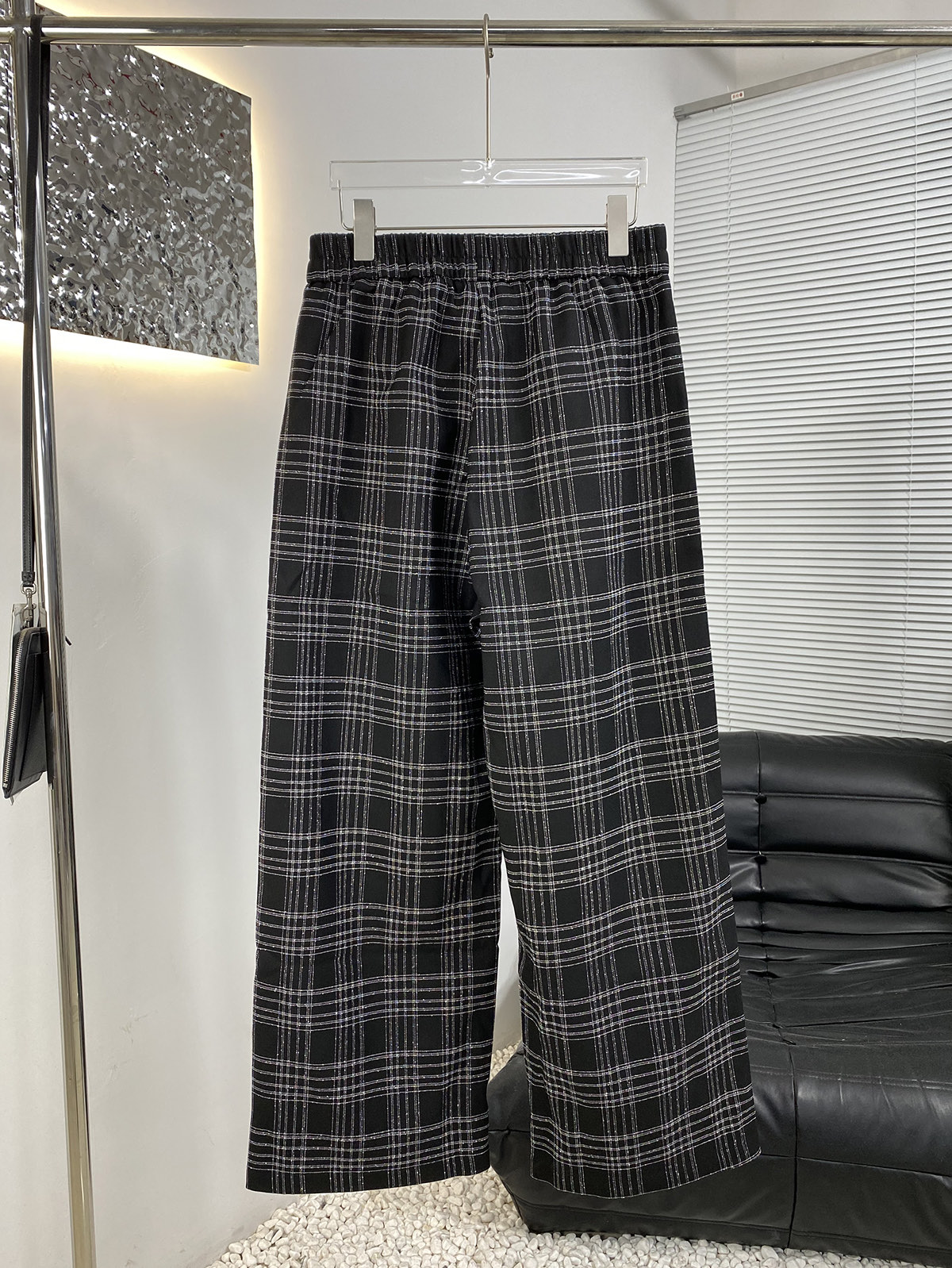 Balenciaga 原單格紋寬褲 復古學院風街頭必備款| 11 Balenciaga 原單格紋寬褲 復古學院風街頭必備款