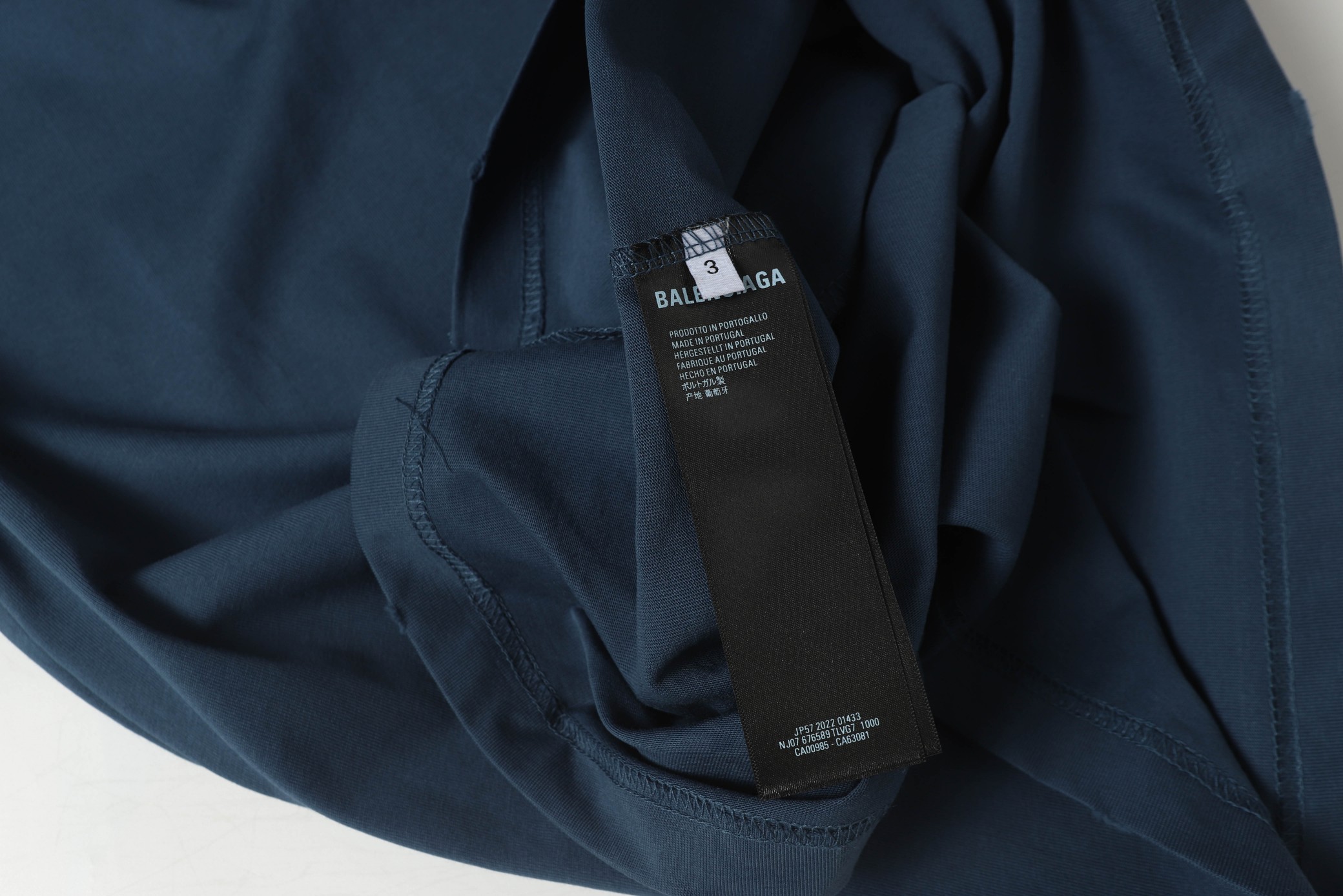Balenciaga 高仿男款徽章刺繡短袖T恤 百搭簡約潮感推薦款| 10 Balenciaga 高仿男款徽章刺繡短袖T恤 百搭簡約潮感推薦款