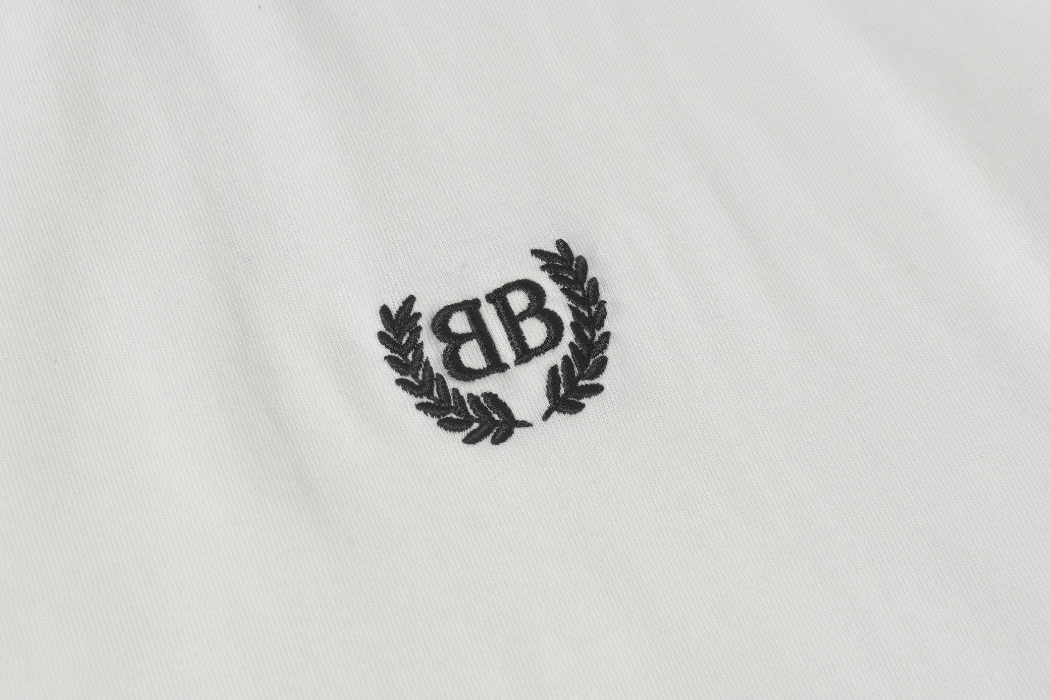 Balenciaga 高仿男款白色刺繡T恤 簡約風格夏日百搭款| 11 Balenciaga 高仿男款白色刺繡T恤 簡約風格夏日百搭款