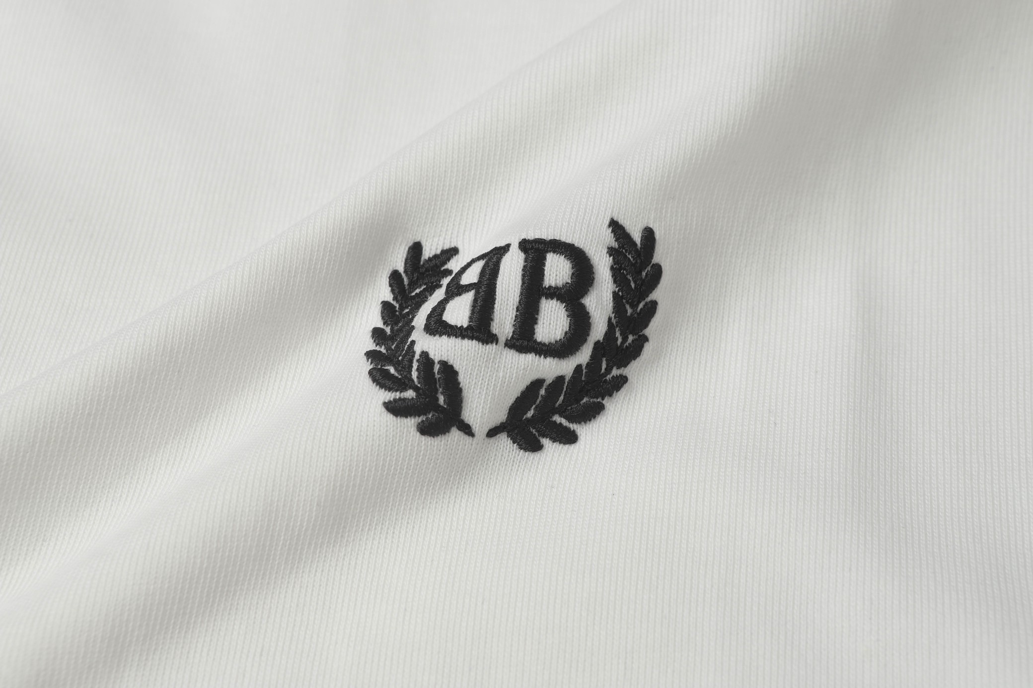 Balenciaga 高仿男款白色刺繡T恤 簡約風格夏日百搭款| 10 Balenciaga 高仿男款白色刺繡T恤 簡約風格夏日百搭款