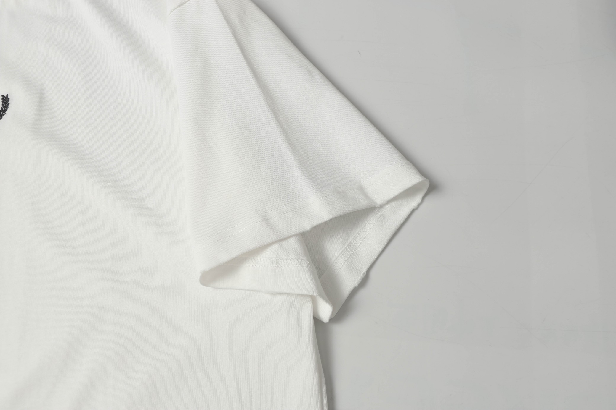 Balenciaga 高仿男款白色刺繡T恤 簡約風格夏日百搭款| 9 Balenciaga 高仿男款白色刺繡T恤 簡約風格夏日百搭款