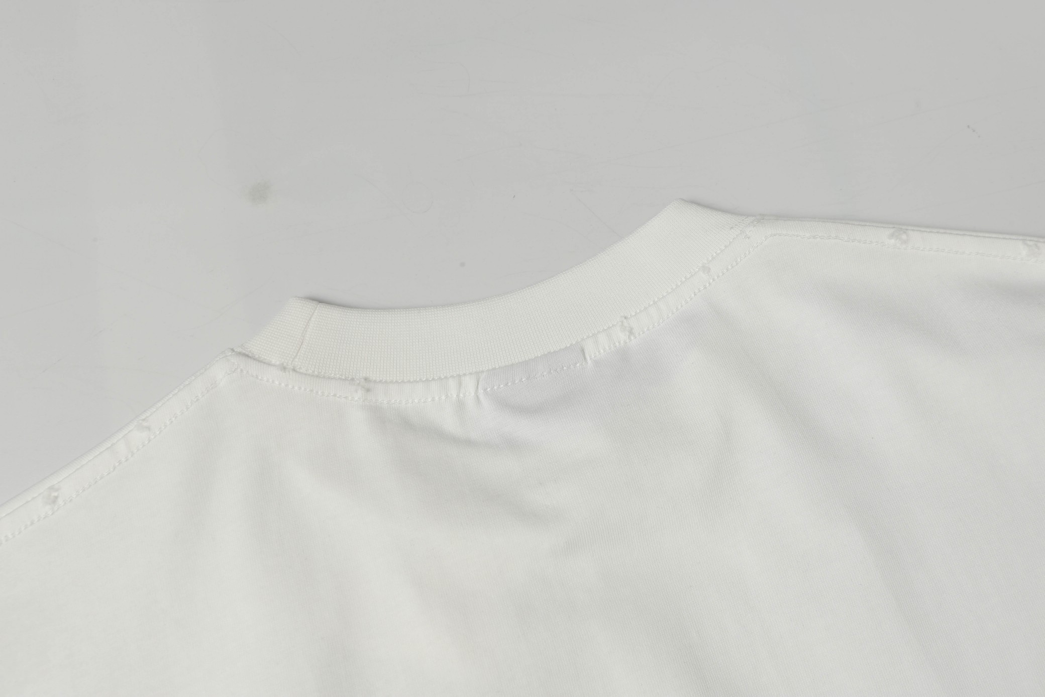 Balenciaga 高仿男款白色刺繡T恤 簡約風格夏日百搭款| 8 Balenciaga 高仿男款白色刺繡T恤 簡約風格夏日百搭款