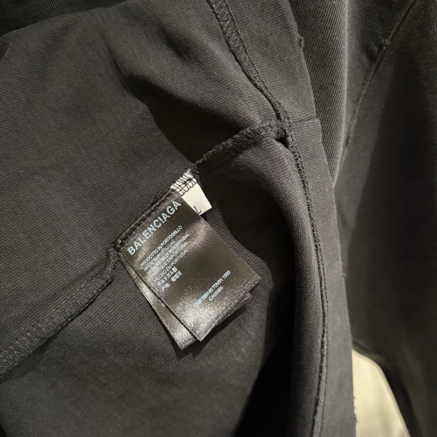 Balenciaga 高仿男士黑色長袖T恤 LOGO簡約設計秋冬必備| 7 Balenciaga 高仿男士黑色長袖T恤 LOGO簡約設計秋冬必備