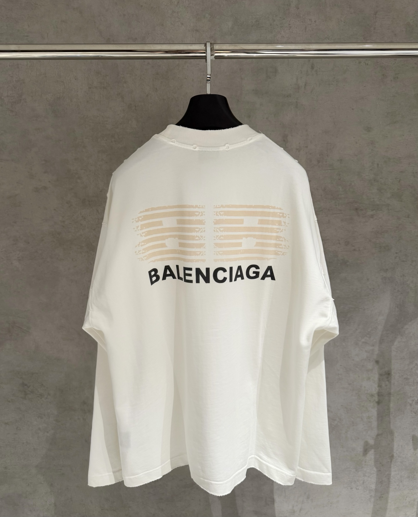 Balenciaga 高仿白色男款LOGO長袖T恤 素雅簡潔人氣單品| 13 Balenciaga 高仿白色男款LOGO長袖T恤 素雅簡潔人氣單品
