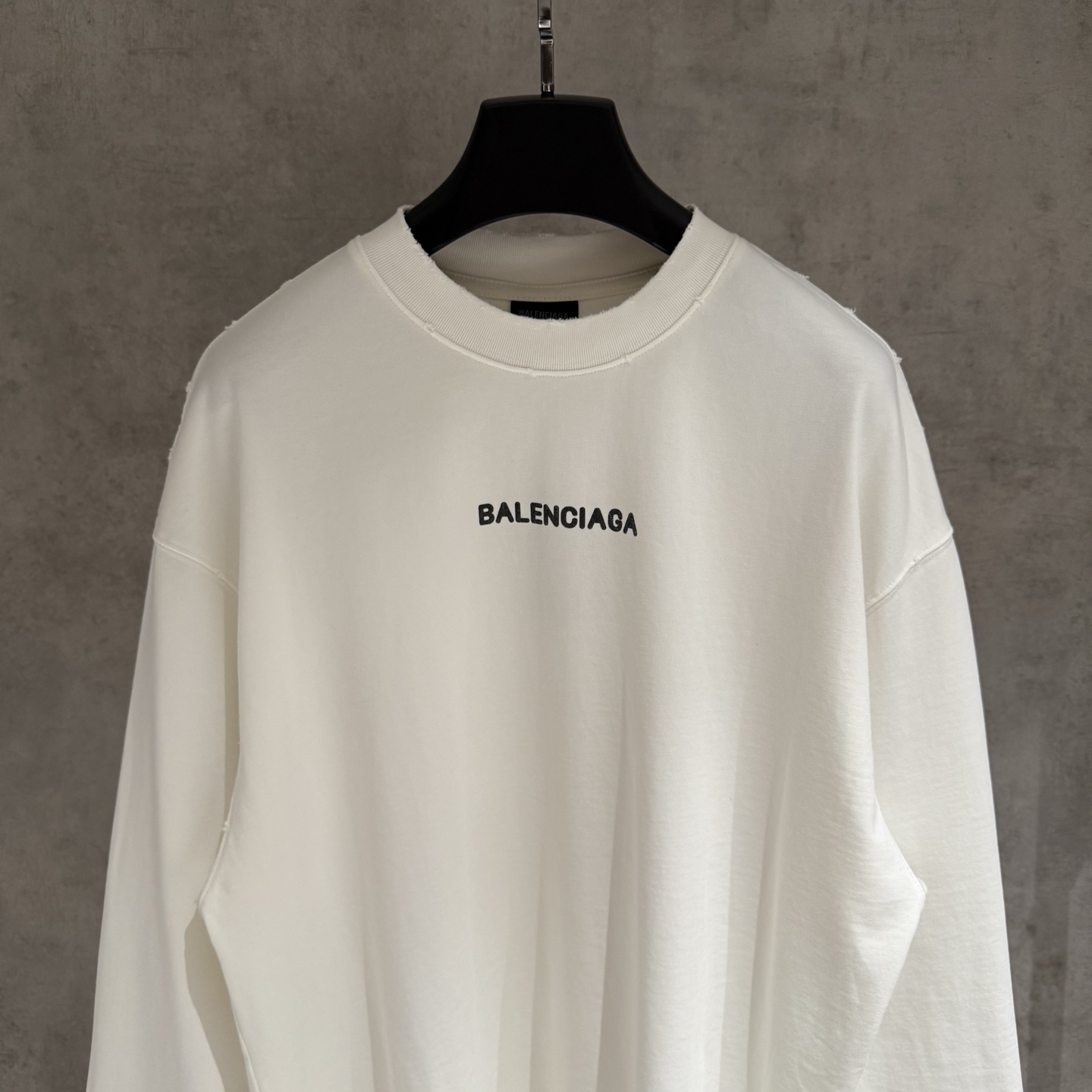 Balenciaga 高仿白色男款LOGO長袖T恤 素雅簡潔人氣單品| 12 Balenciaga 高仿白色男款LOGO長袖T恤 素雅簡潔人氣單品