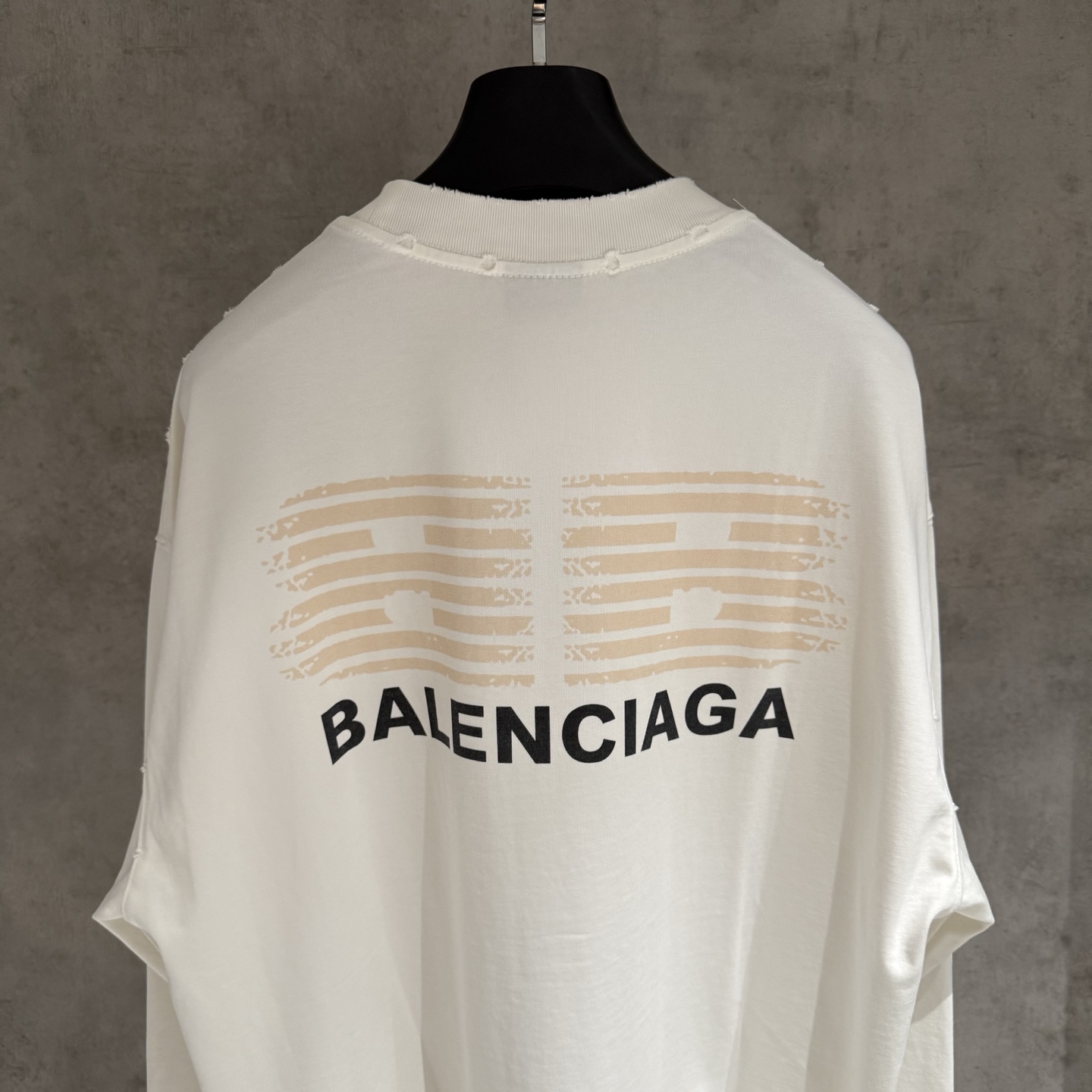 Balenciaga 高仿白色男款LOGO長袖T恤 素雅簡潔人氣單品| 11 Balenciaga 高仿白色男款LOGO長袖T恤 素雅簡潔人氣單品
