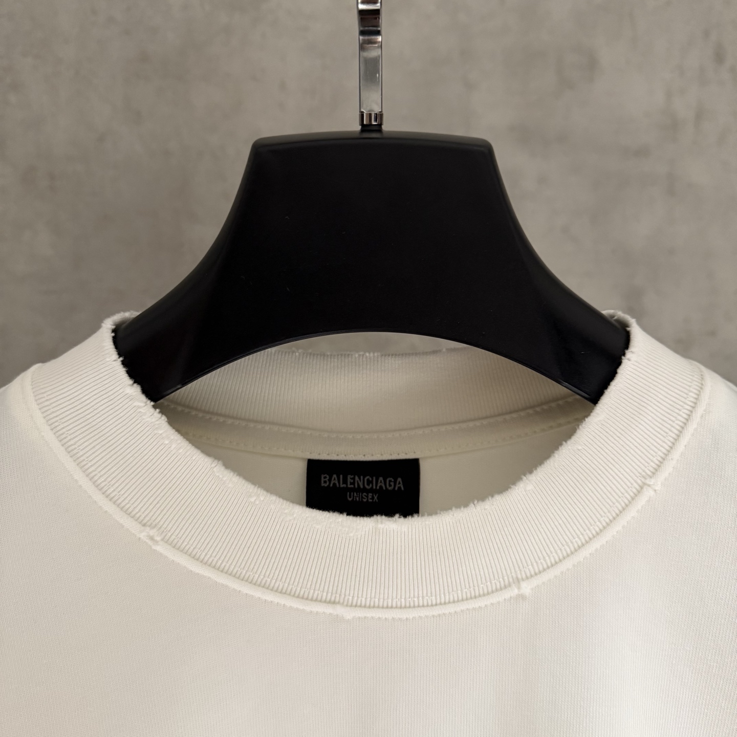 Balenciaga 高仿白色男款LOGO長袖T恤 素雅簡潔人氣單品| 10 Balenciaga 高仿白色男款LOGO長袖T恤 素雅簡潔人氣單品