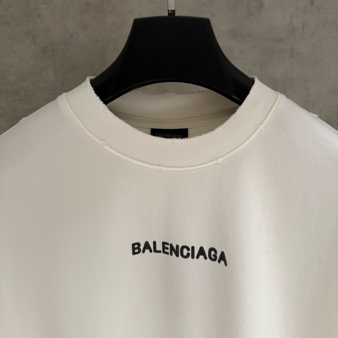 Balenciaga 高仿白色男款LOGO長袖T恤 素雅簡潔人氣單品| 9 Balenciaga 高仿白色男款LOGO長袖T恤 素雅簡潔人氣單品