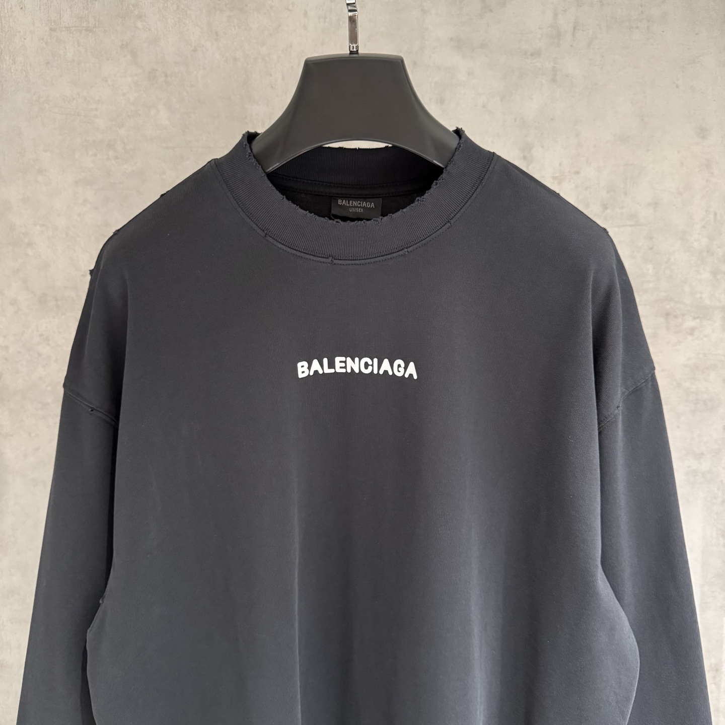 Balenciaga 高仿灰黑色長袖T恤 LOGO簡潔百搭日常首選| 13 Balenciaga 高仿灰黑色長袖T恤 LOGO簡潔百搭日常首選