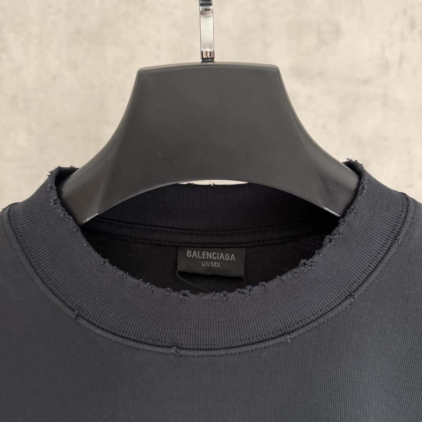 Balenciaga 高仿灰黑色長袖T恤 LOGO簡潔百搭日常首選| 11 Balenciaga 高仿灰黑色長袖T恤 LOGO簡潔百搭日常首選