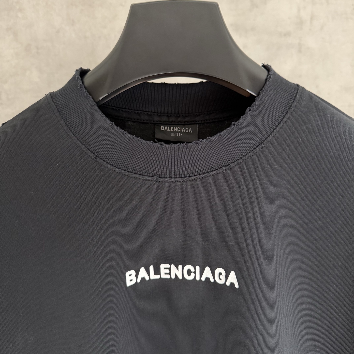 Balenciaga 高仿灰黑色長袖T恤 LOGO簡潔百搭日常首選| 10 Balenciaga 高仿灰黑色長袖T恤 LOGO簡潔百搭日常首選