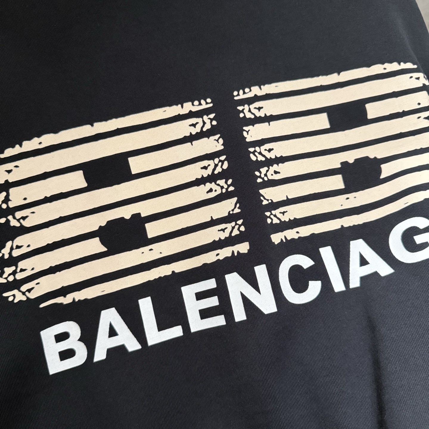Balenciaga 高仿灰黑色長袖T恤 LOGO簡潔百搭日常首選| 9 Balenciaga 高仿灰黑色長袖T恤 LOGO簡潔百搭日常首選