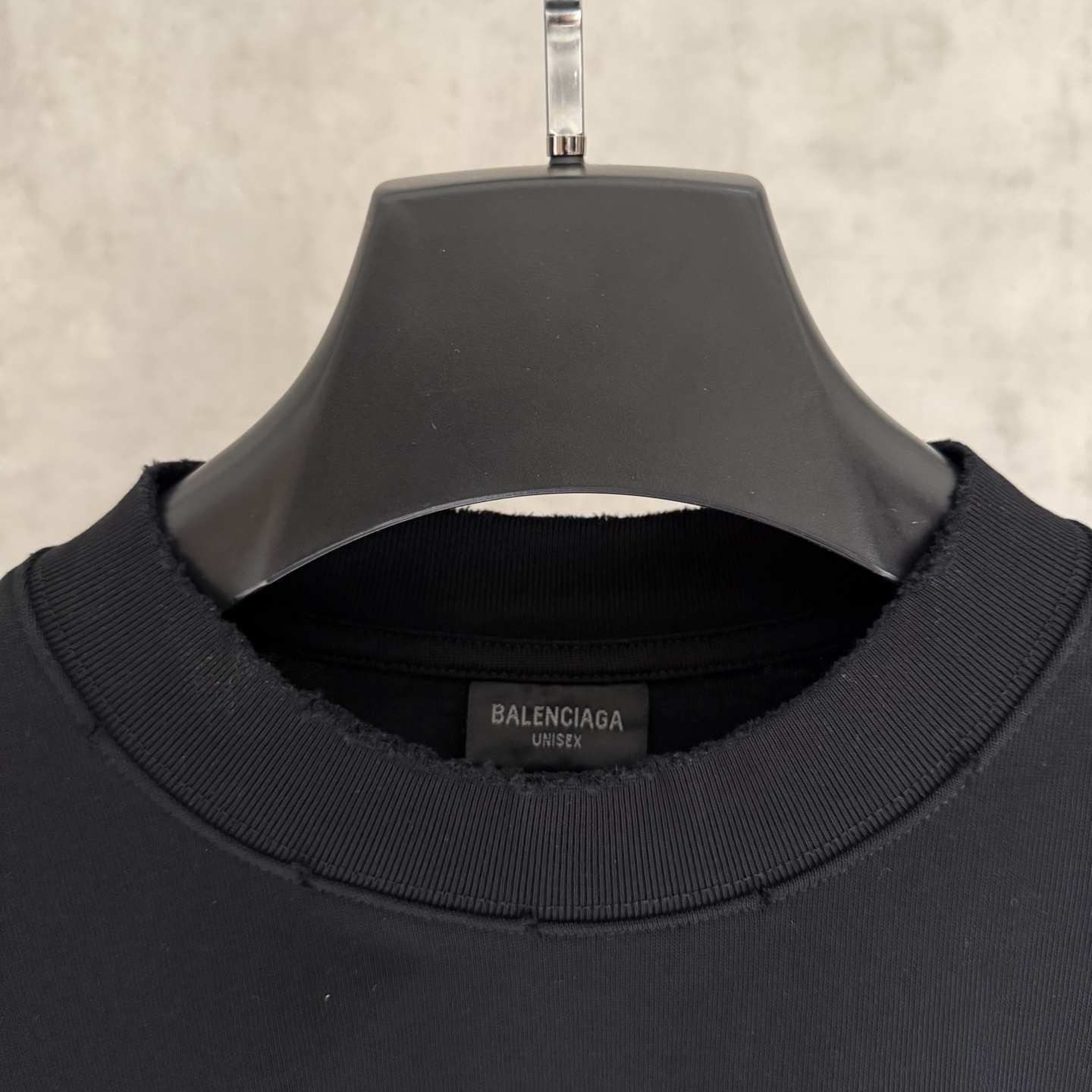 Balenciaga 高仿男士破損LOGO長袖T恤 微刷破設計秋冬風格款| 11 Balenciaga 高仿男士破損LOGO長袖T恤 微刷破設計秋冬風格款
